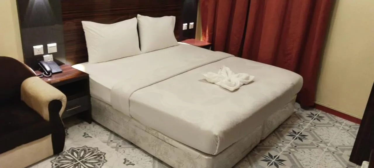 Bedroom, Bed in Tehran Hotel