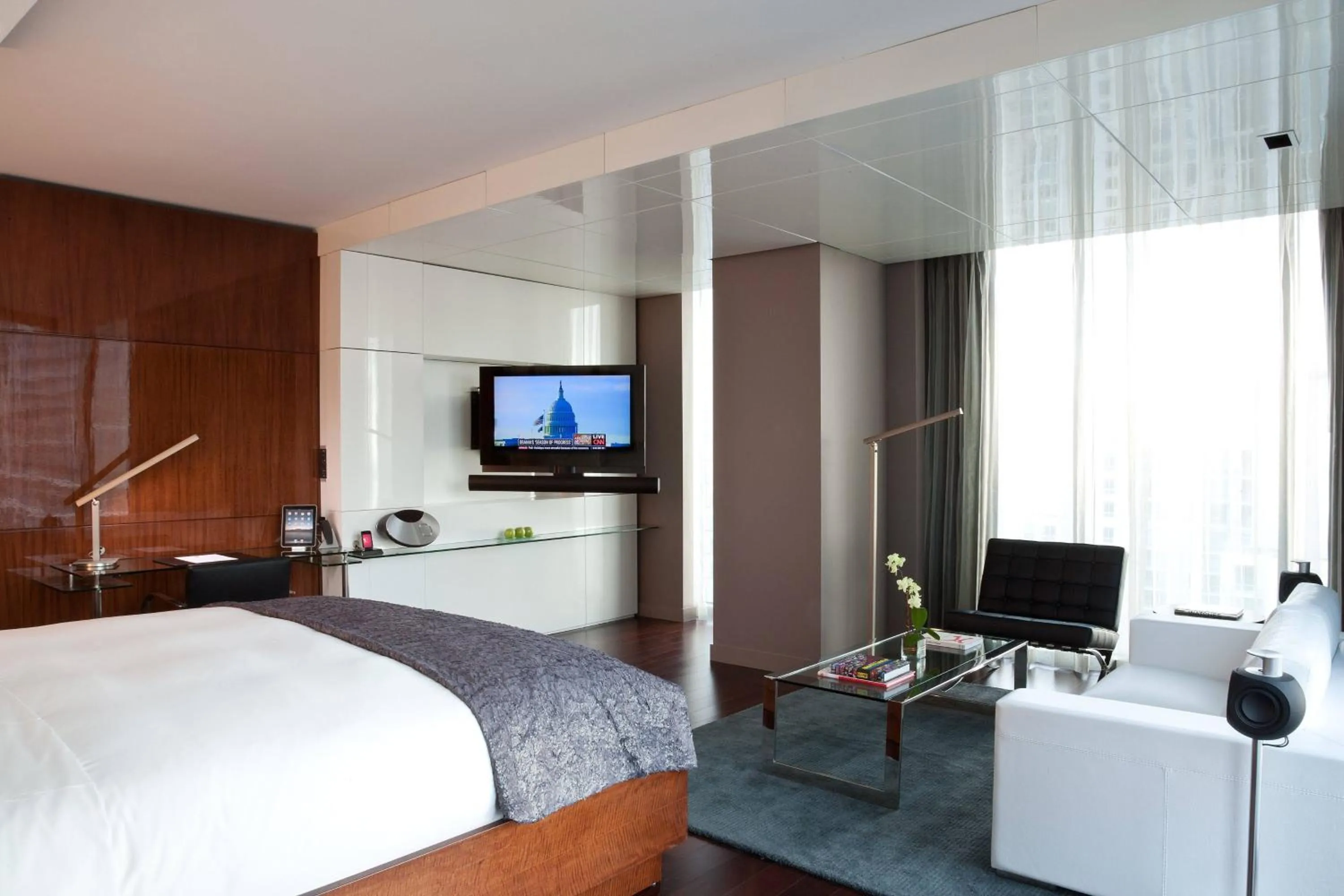 Photo of the whole room, Bed in Hotel Beaux Arts, Autograph Collection