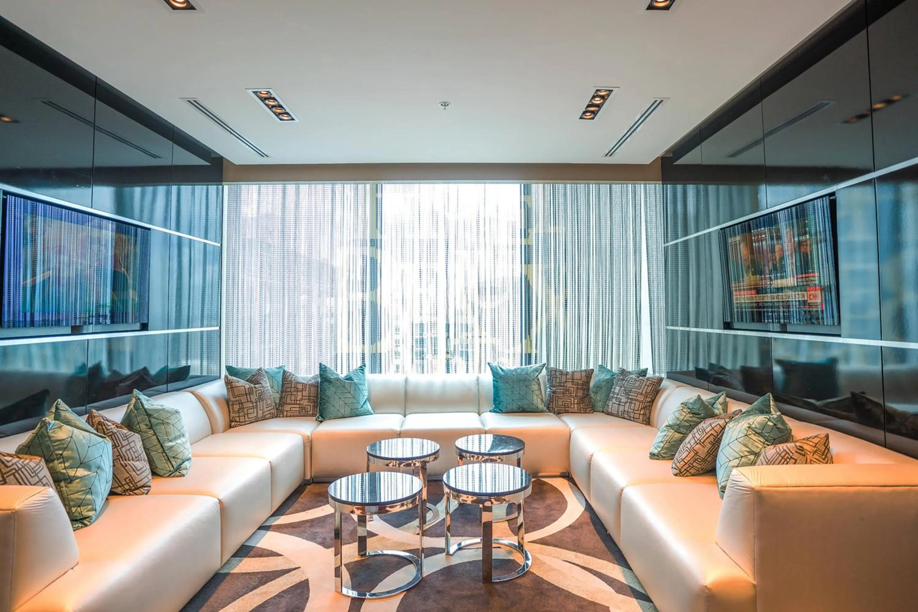 Restaurant/places to eat in Hotel Beaux Arts, Autograph Collection