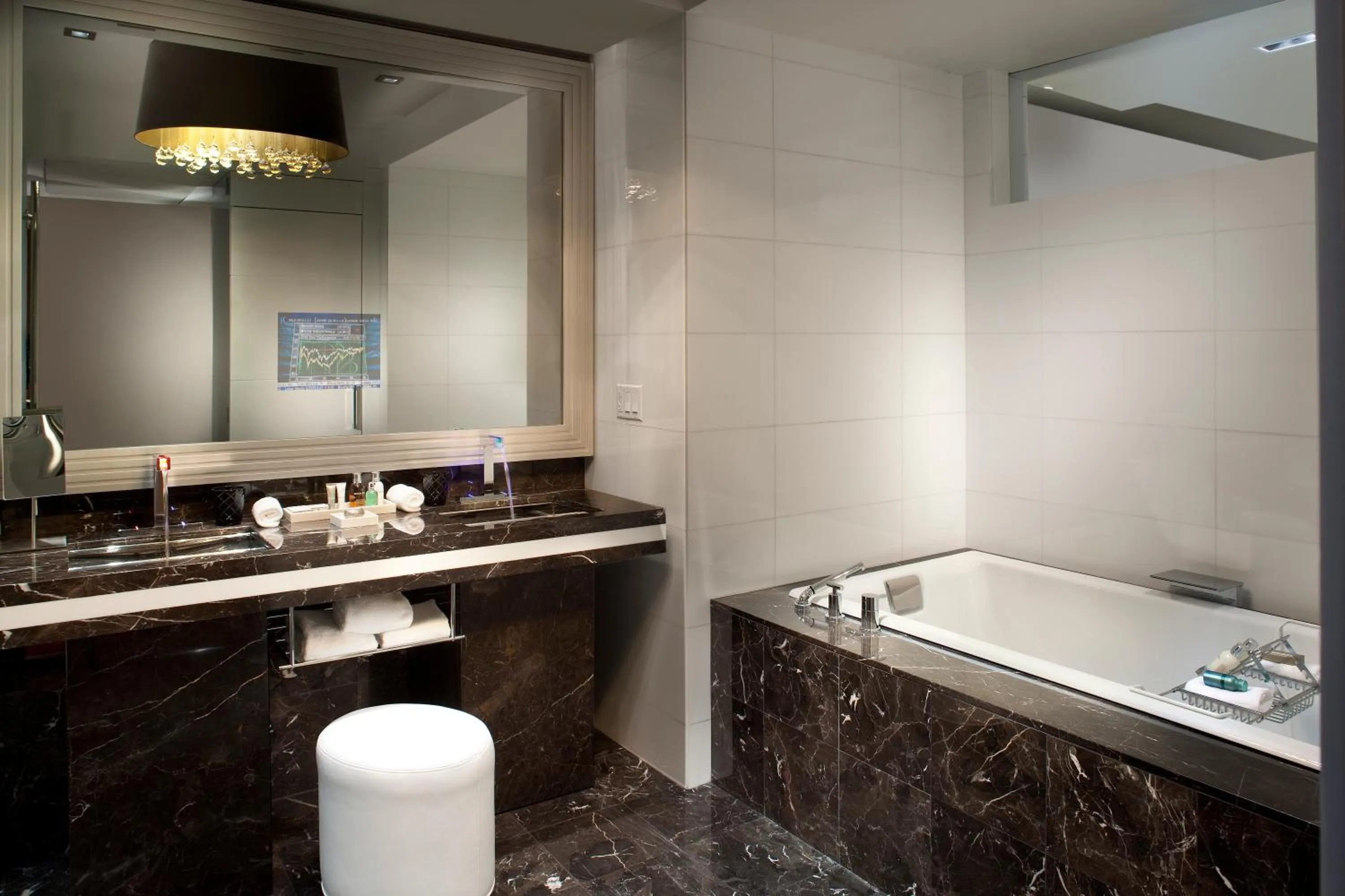 Bathroom in Hotel Beaux Arts, Autograph Collection