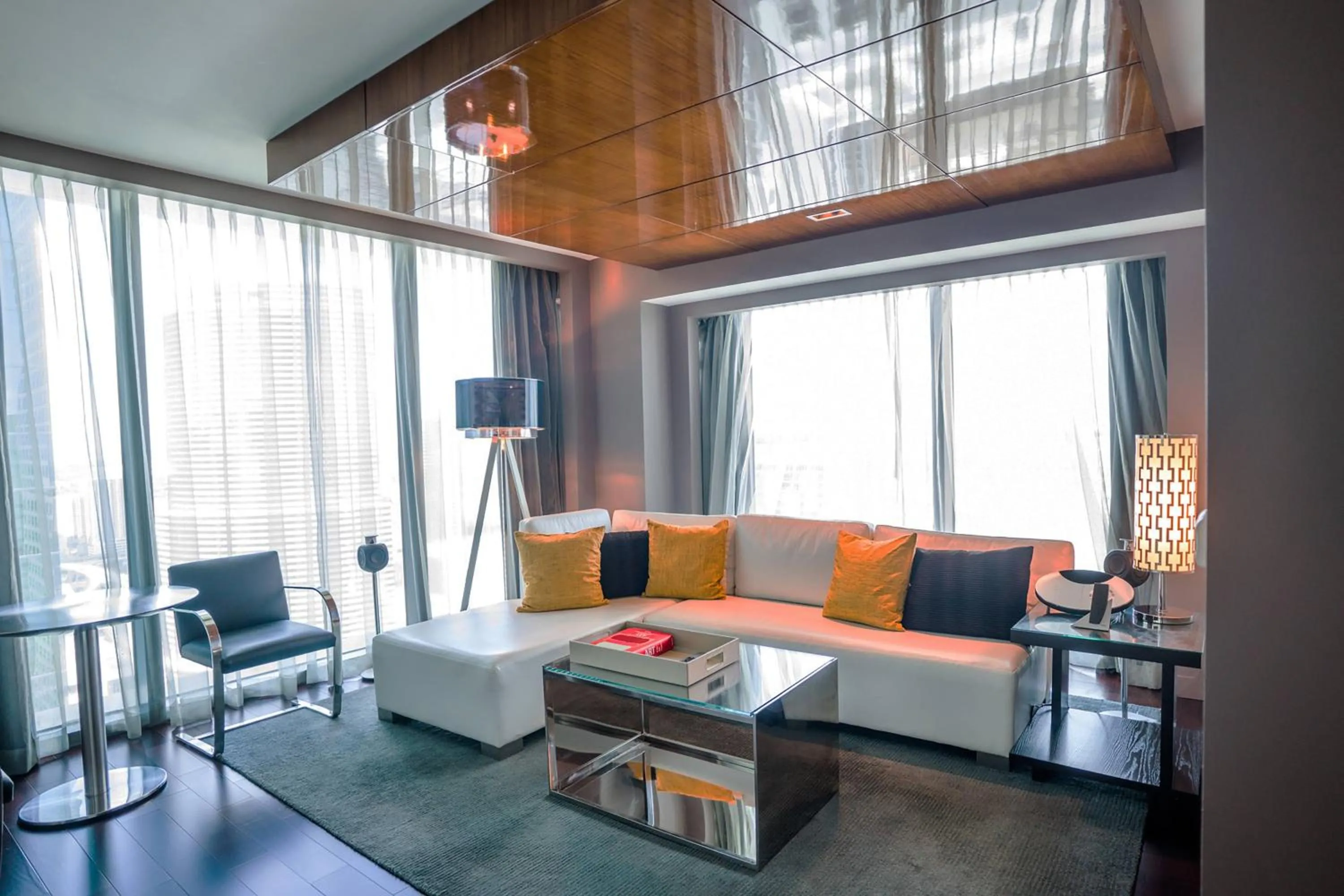 Living room in Hotel Beaux Arts, Autograph Collection