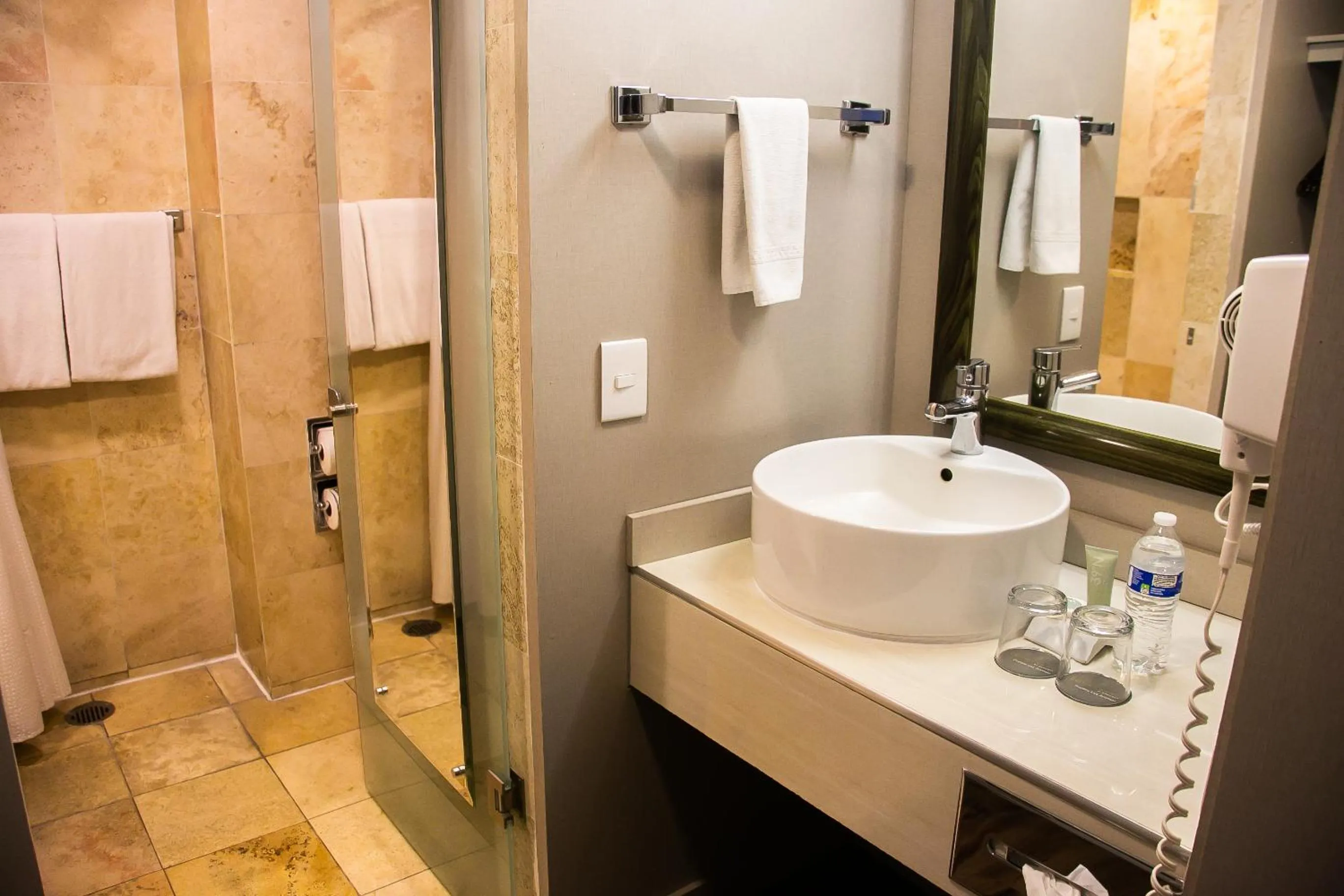 Bathroom in Courtyard by Marriott Puebla Las Animas