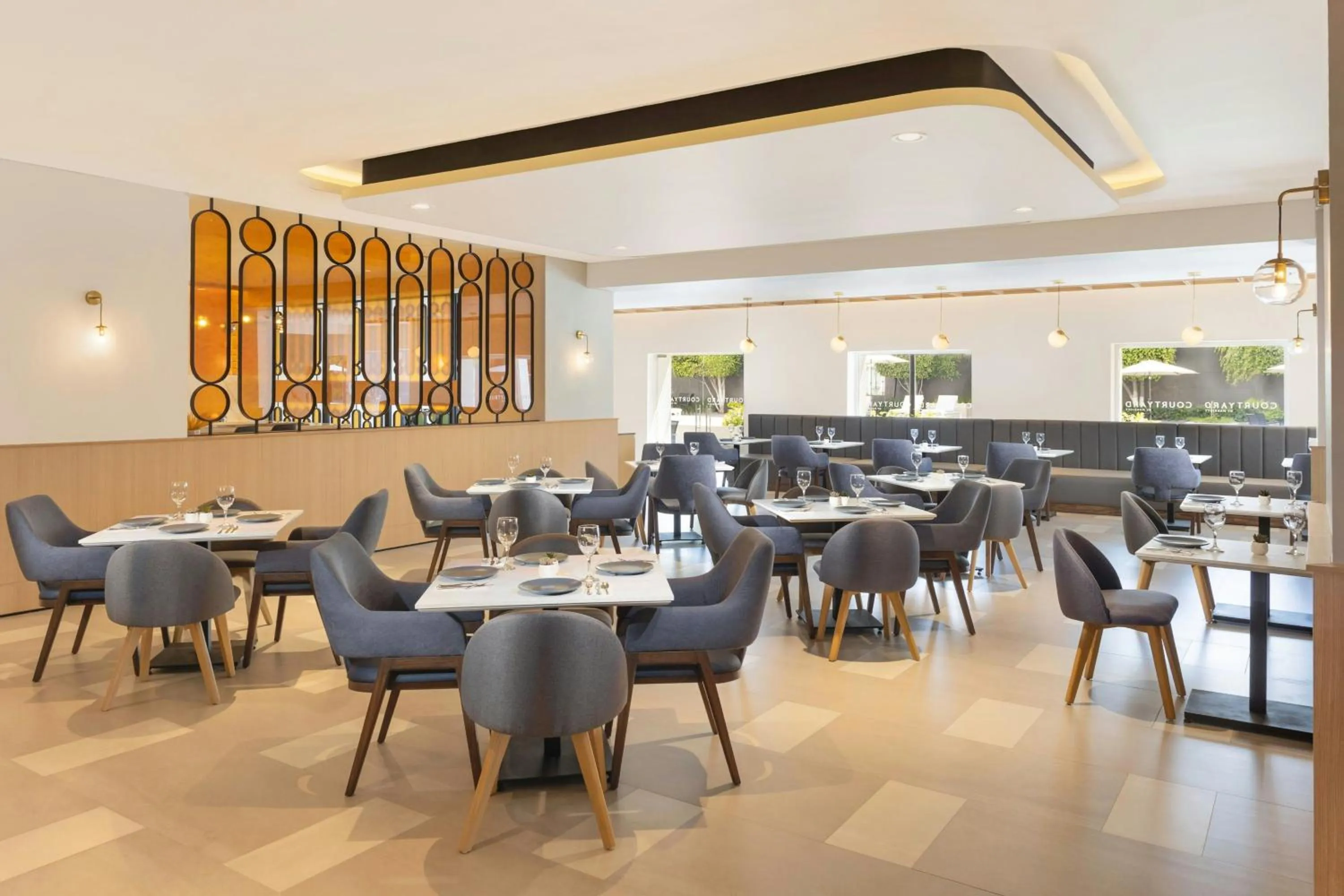 Lounge or bar in Courtyard by Marriott Puebla Las Animas