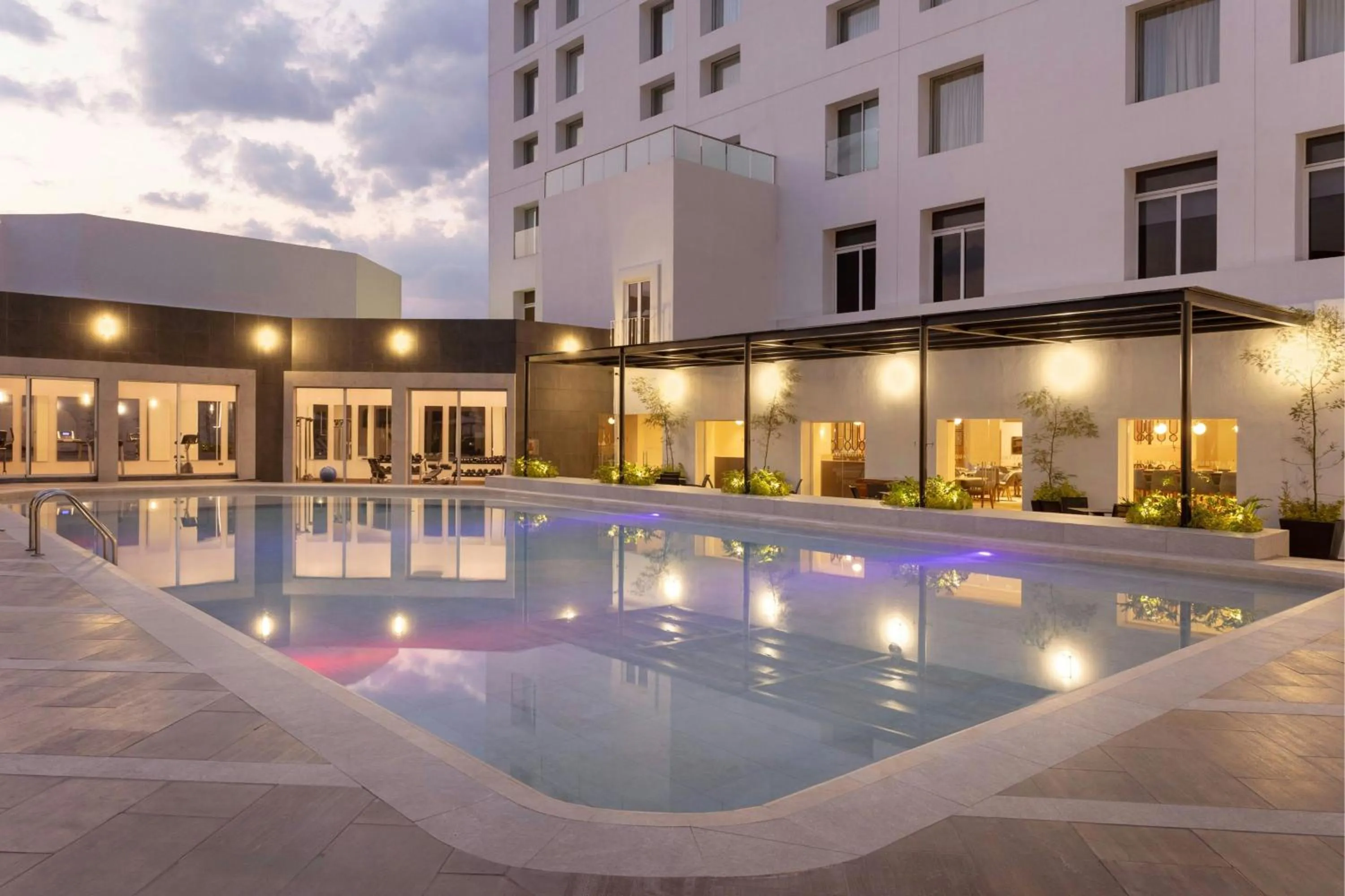 Swimming pool in Courtyard by Marriott Puebla Las Animas