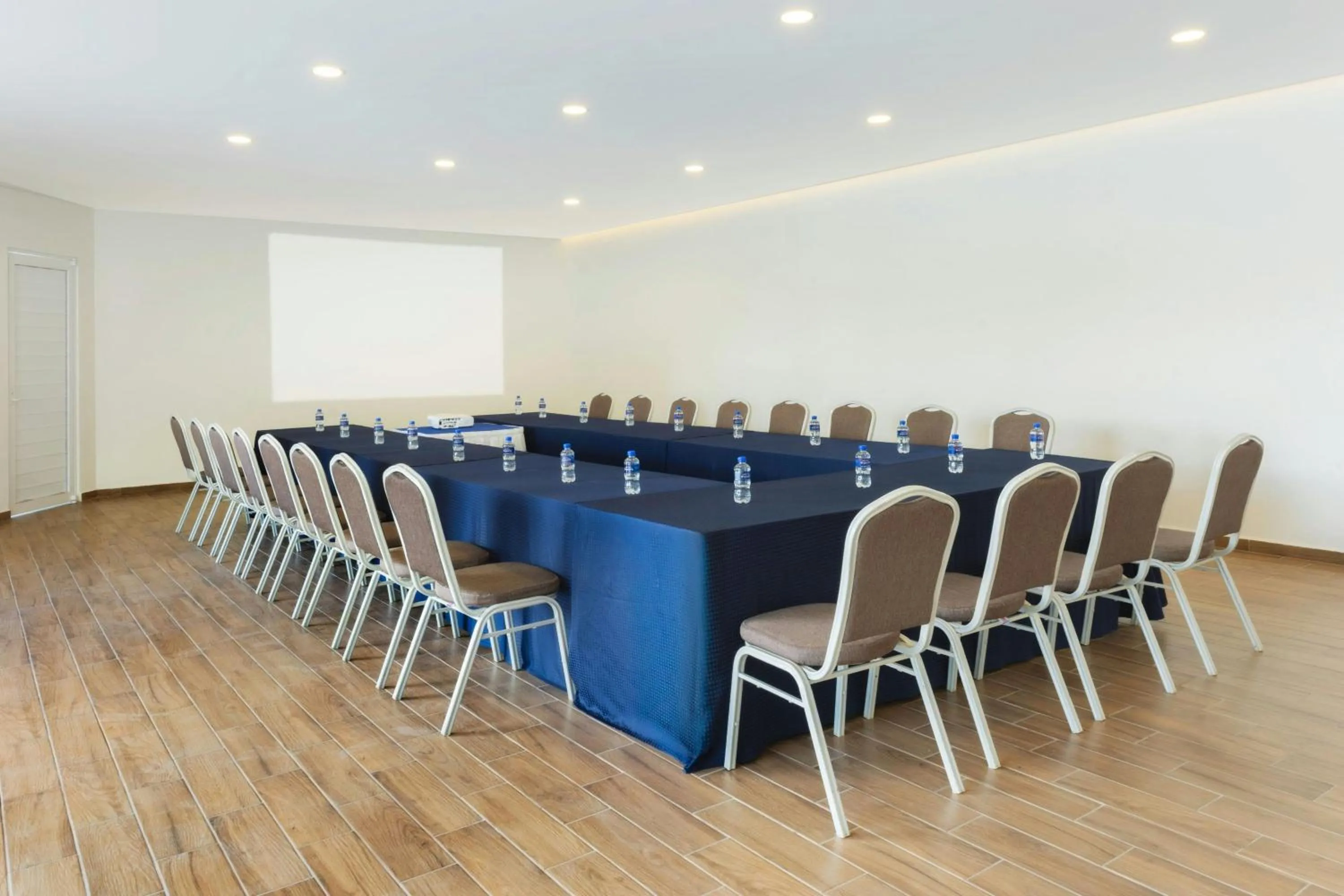 Meeting/conference room in Courtyard by Marriott Puebla Las Animas