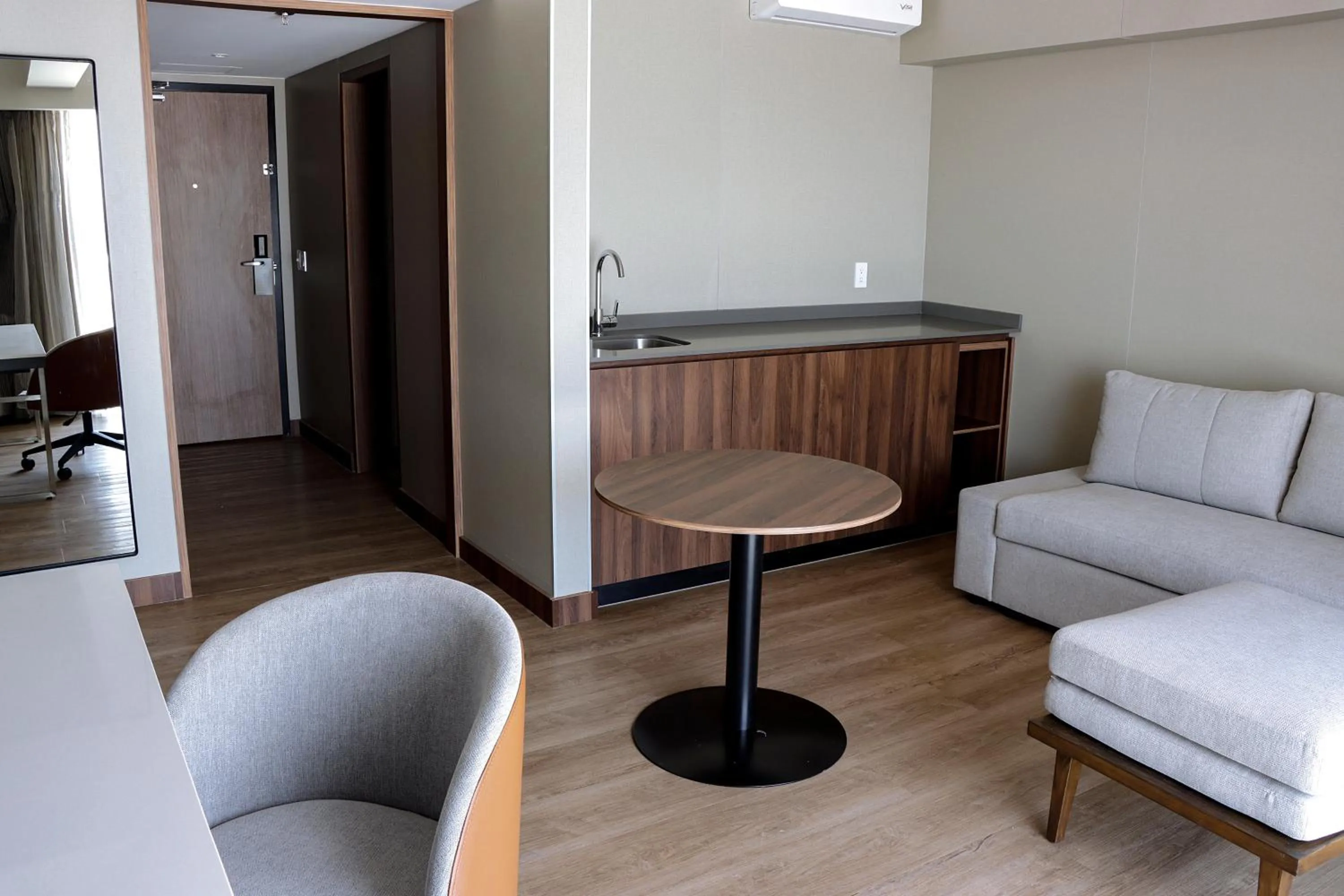 Living room in Courtyard by Marriott Puebla Las Animas