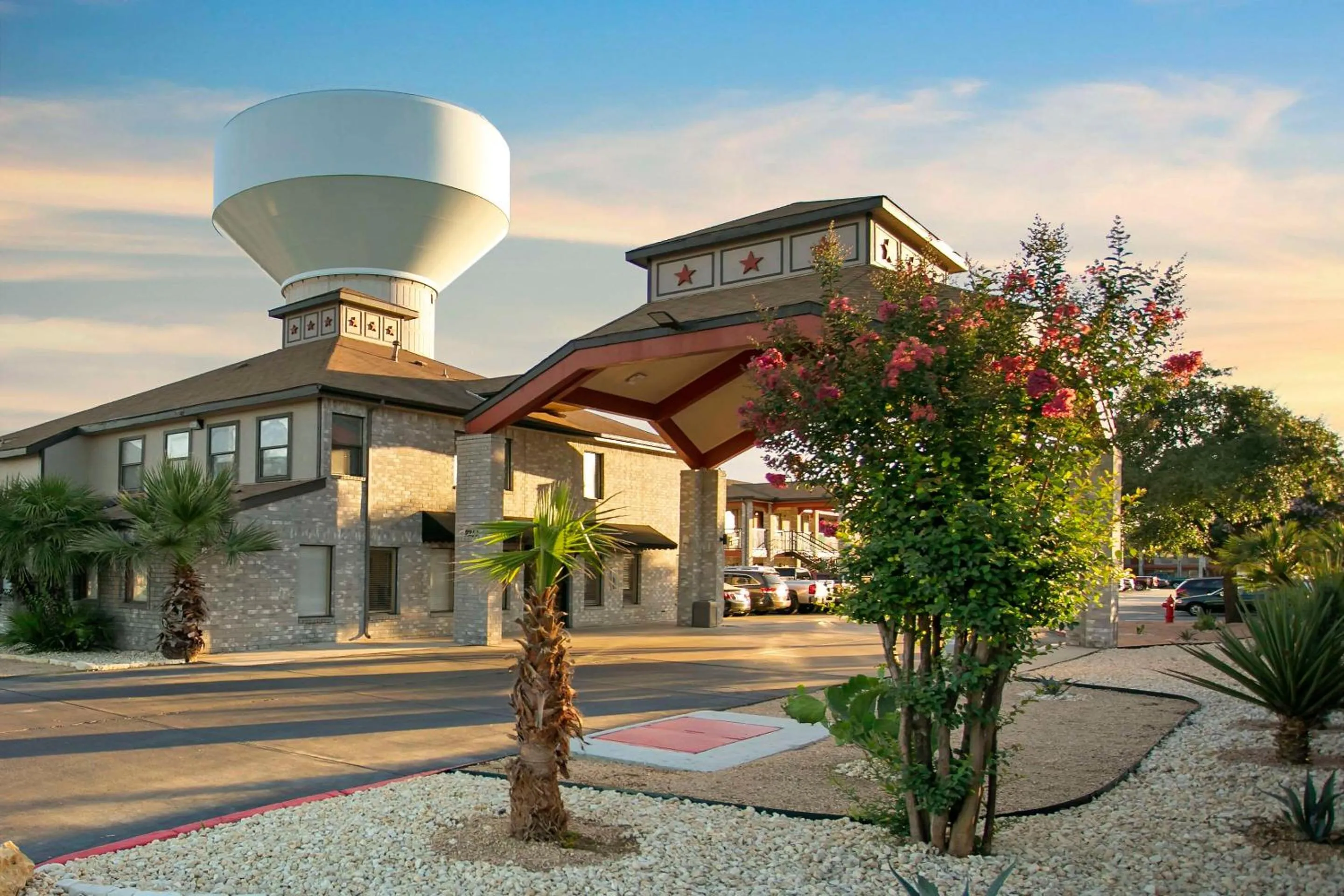 Property building in Econo Lodge Near Lackland Air Force Base-SeaWorld