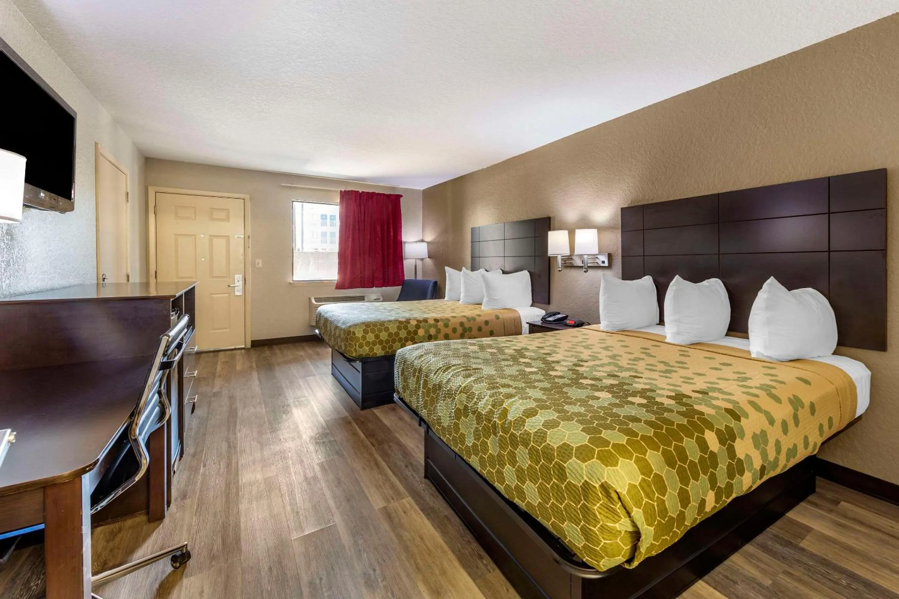 Bedroom, Bed in Econo Lodge Near Lackland Air Force Base-SeaWorld