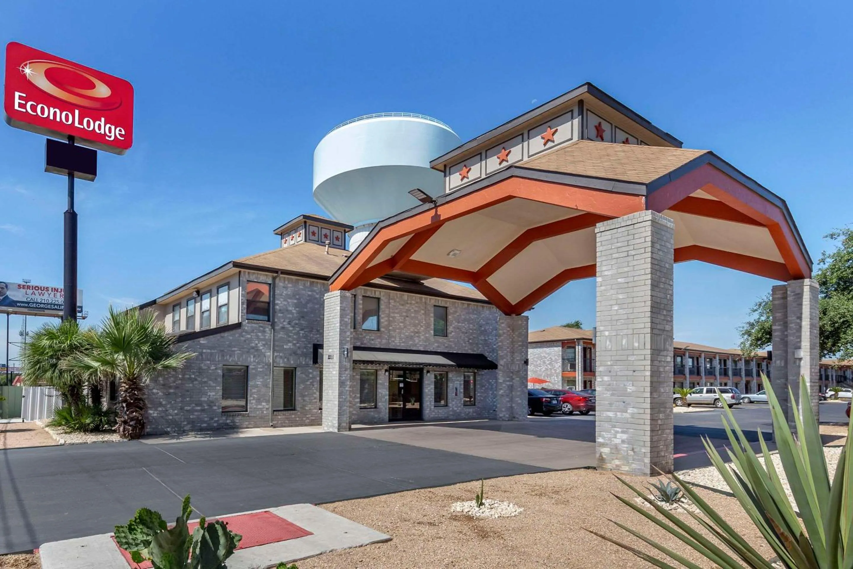 Property building in Econo Lodge Near Lackland Air Force Base-SeaWorld