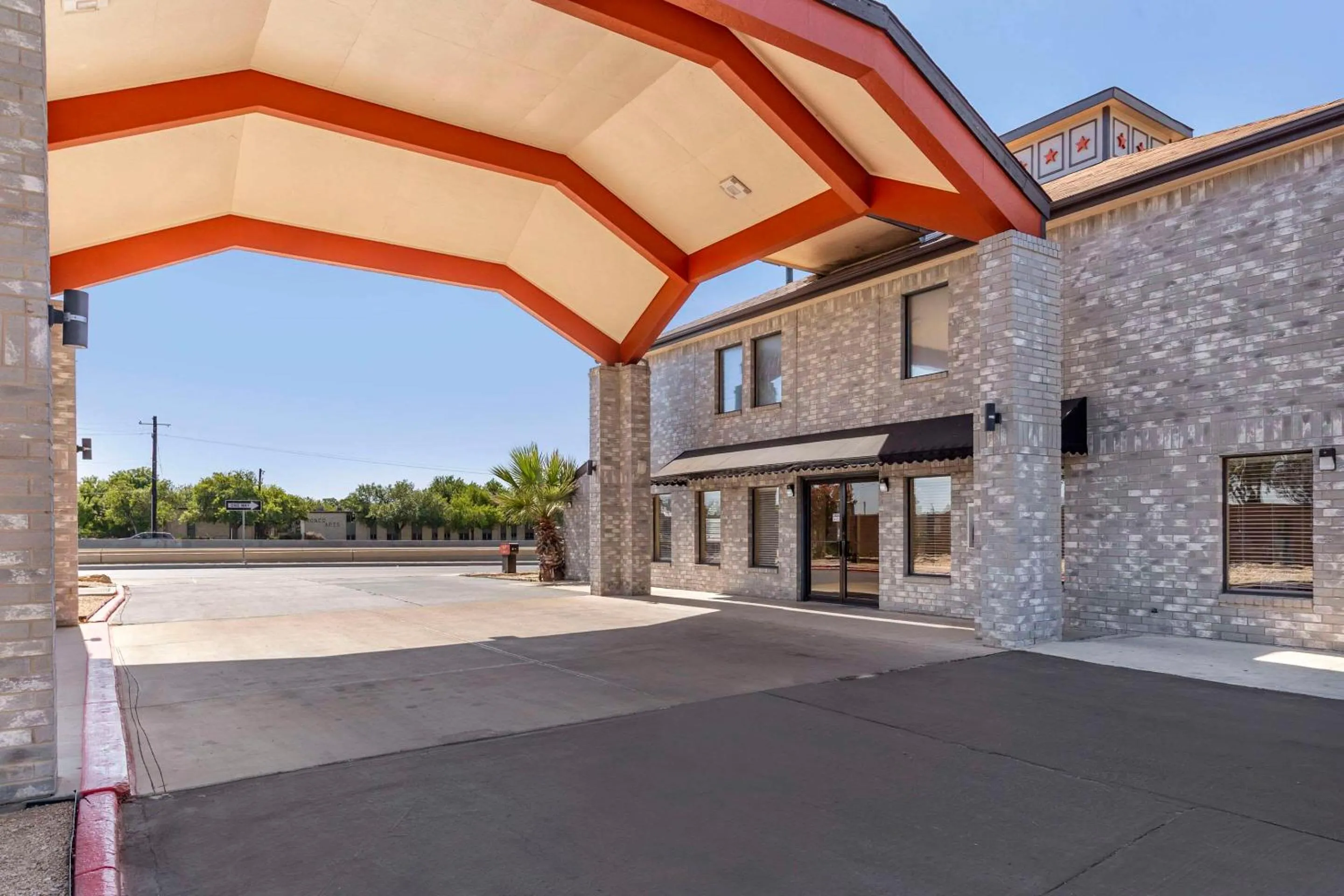 Property building in Econo Lodge Near Lackland Air Force Base-SeaWorld