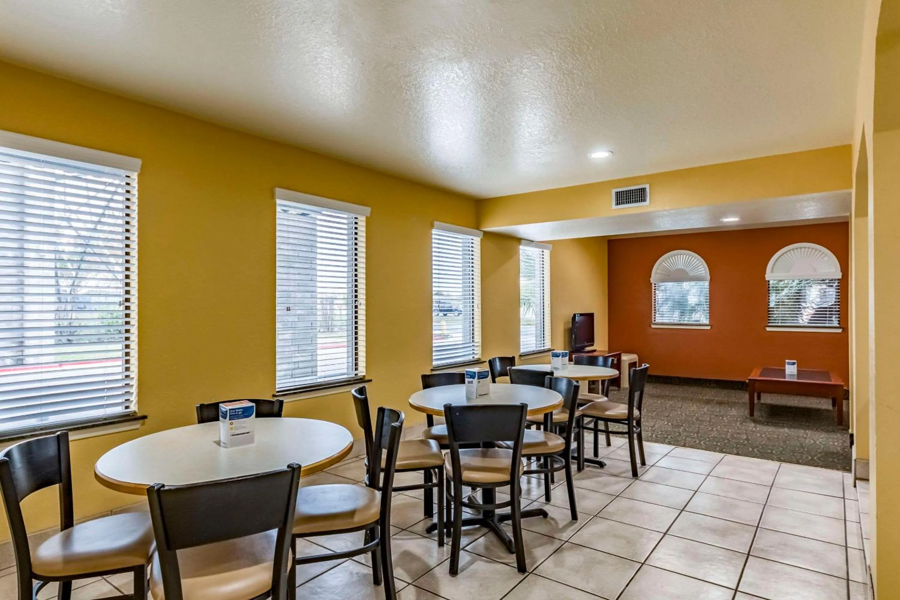 Other in Econo Lodge Near Lackland Air Force Base-SeaWorld