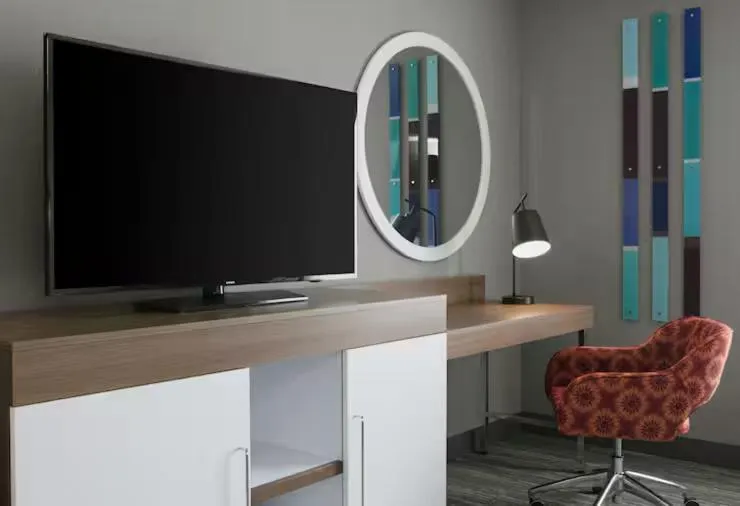 TV and multimedia in Hampton Inn By Hilton Wichita Northwest