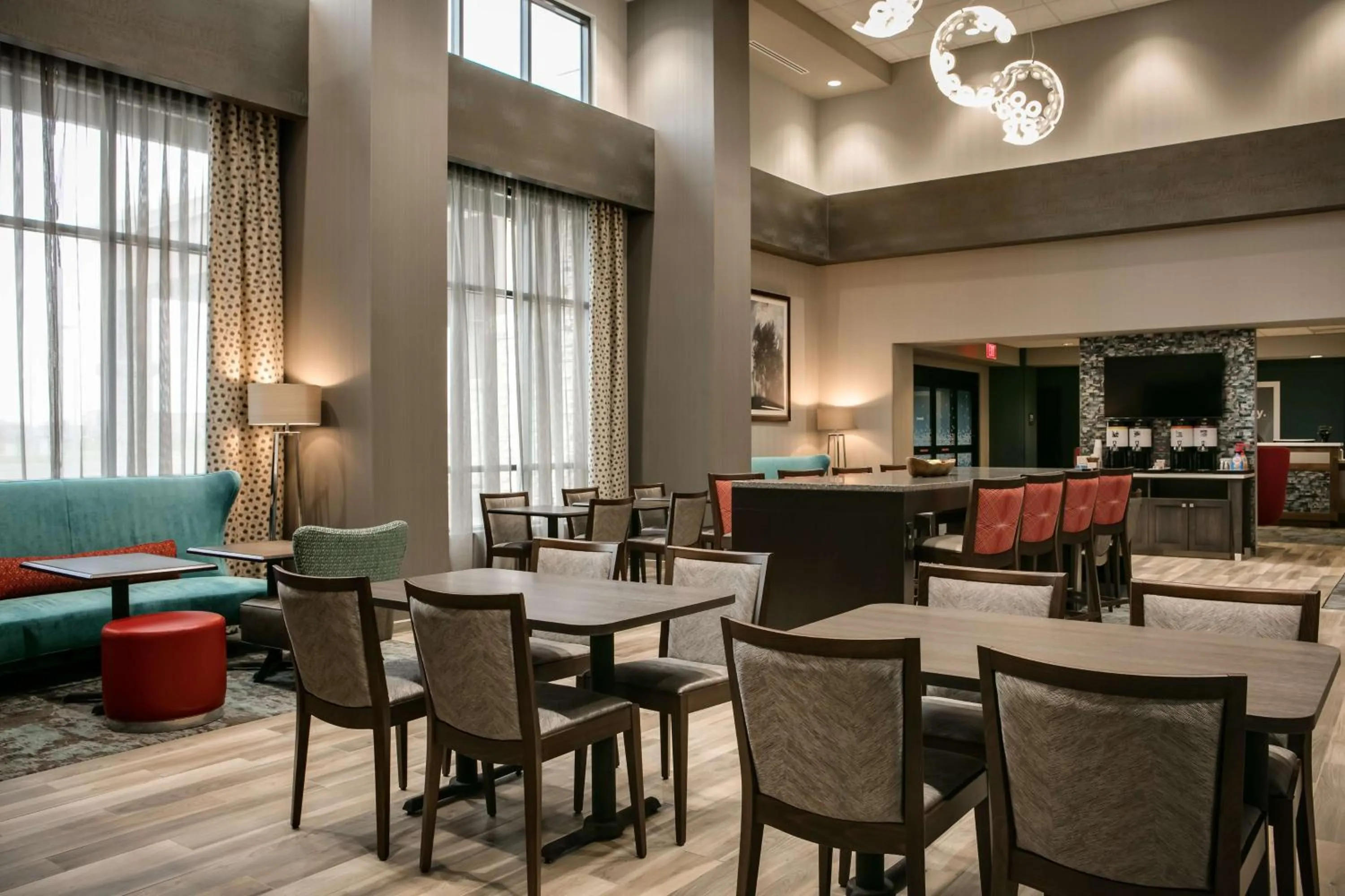 Lobby or reception in Hampton Inn By Hilton Wichita Northwest