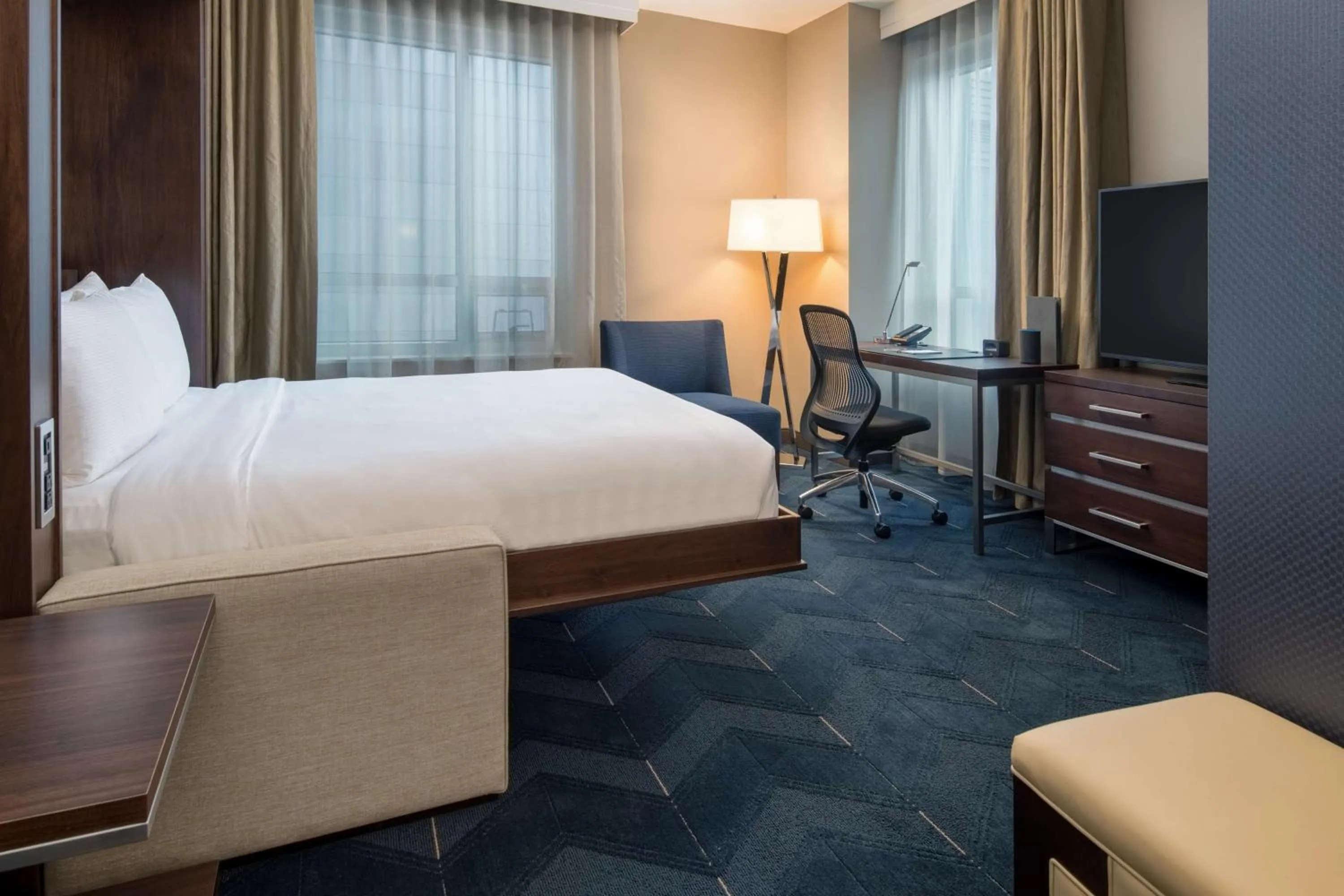 Bedroom, Bed in Embassy Suites By Hilton Seattle Downtown Pioneer Square