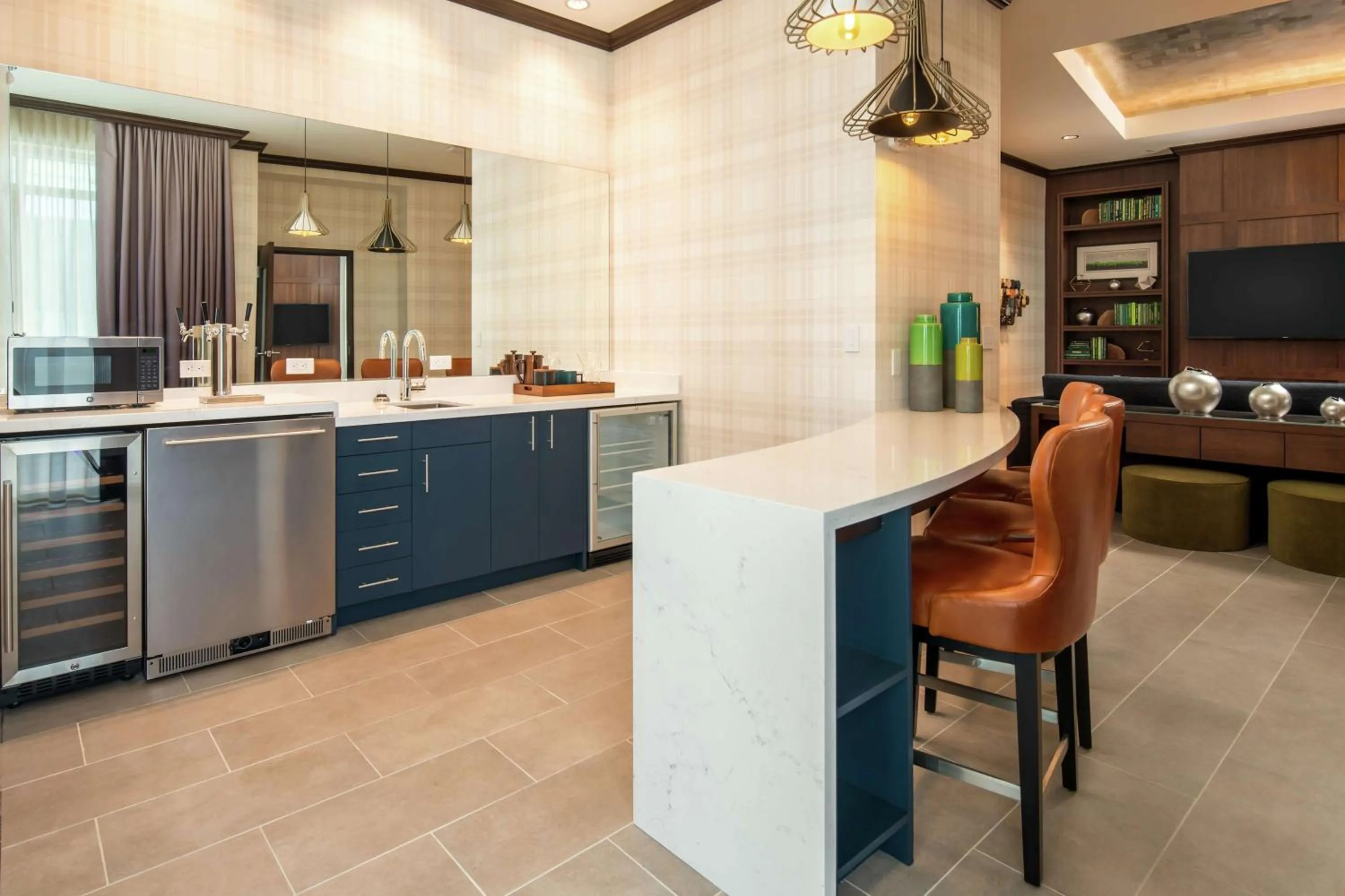 Kitchen or kitchenette in Embassy Suites By Hilton Seattle Downtown Pioneer Square