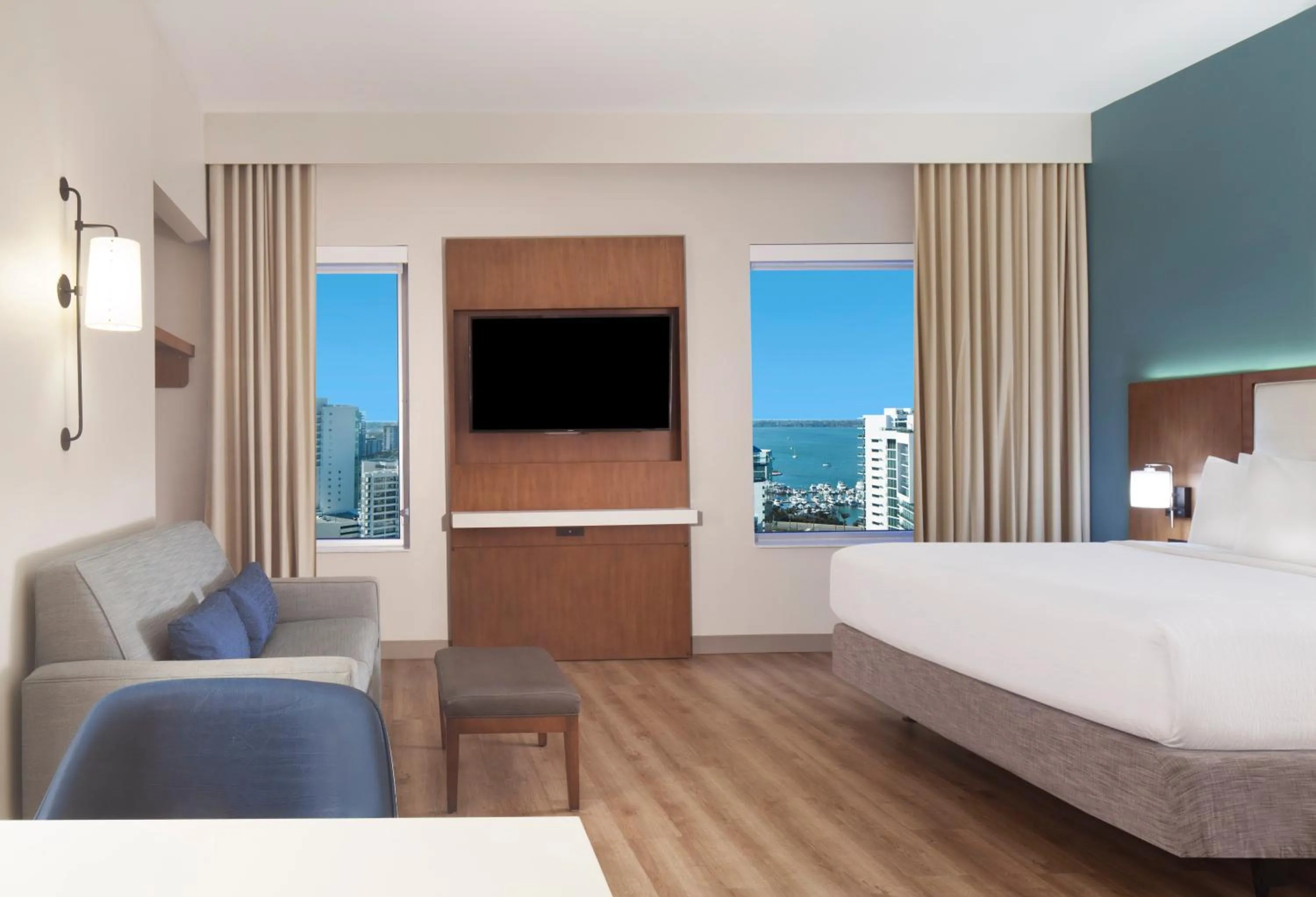 Bedroom, Bed in Embassy Suites By Hilton Sarasota