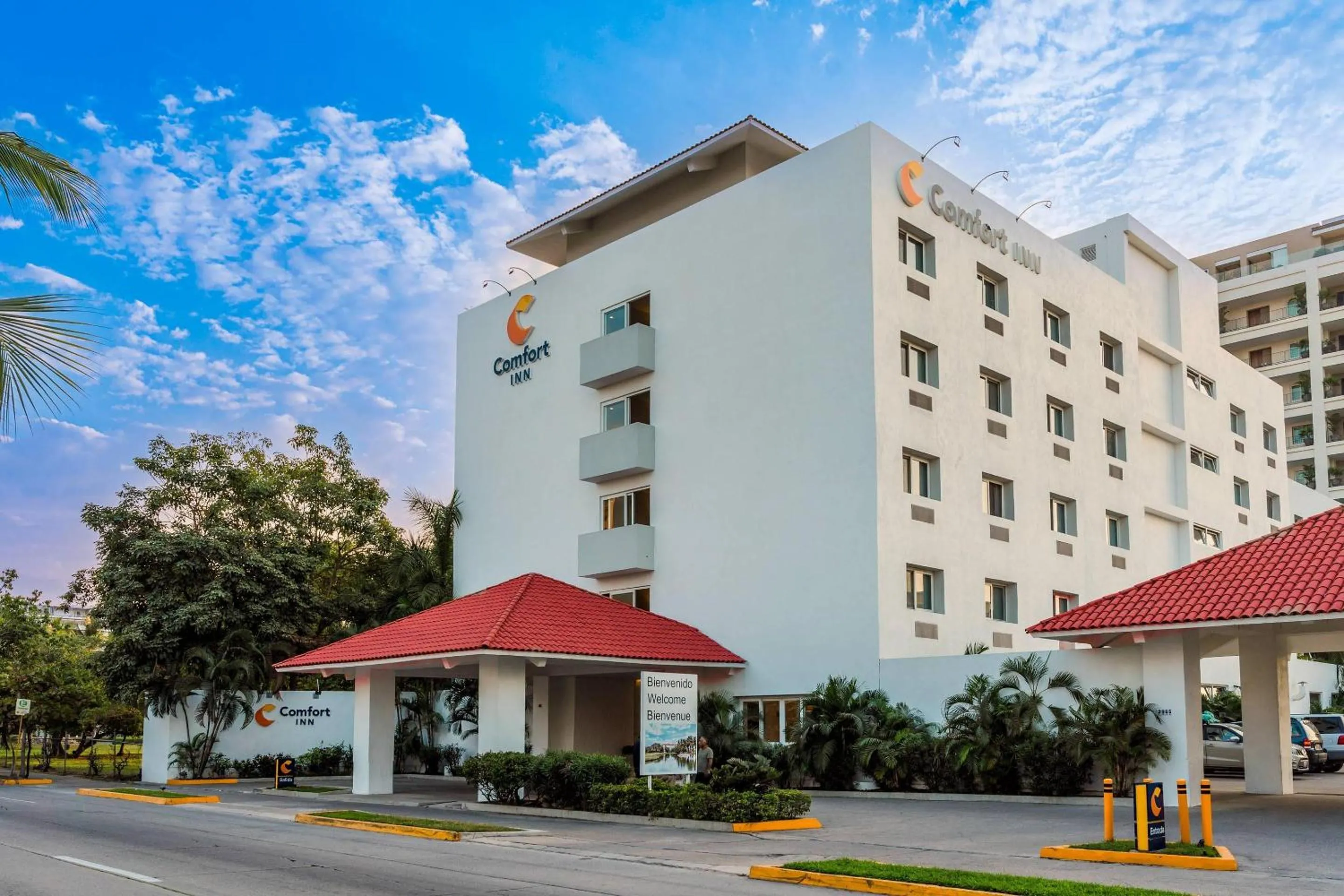 Property building in Comfort Inn Puerto Vallarta Golfside & Marina