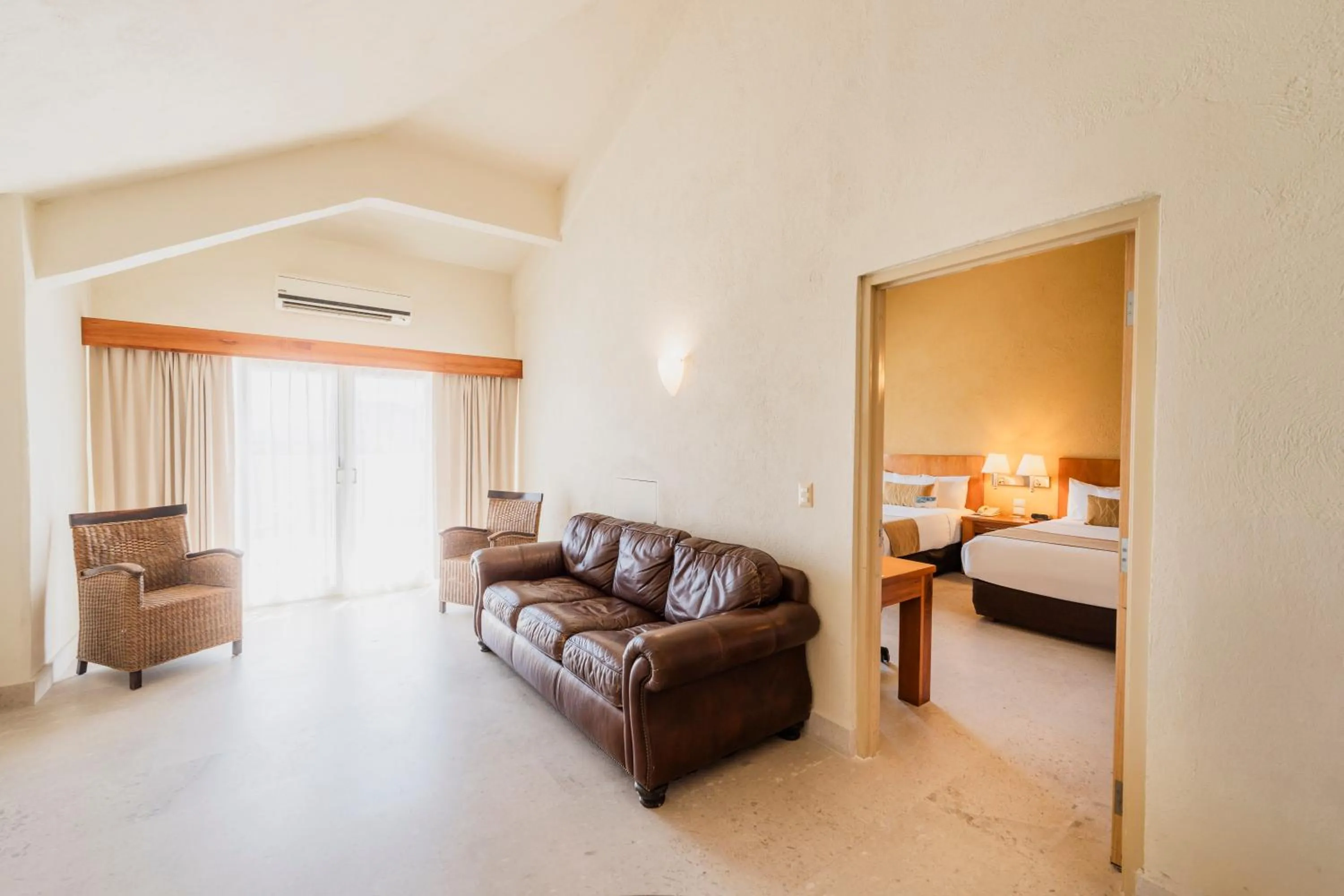 Living room, Bed in Comfort Inn Puerto Vallarta Golfside & Marina