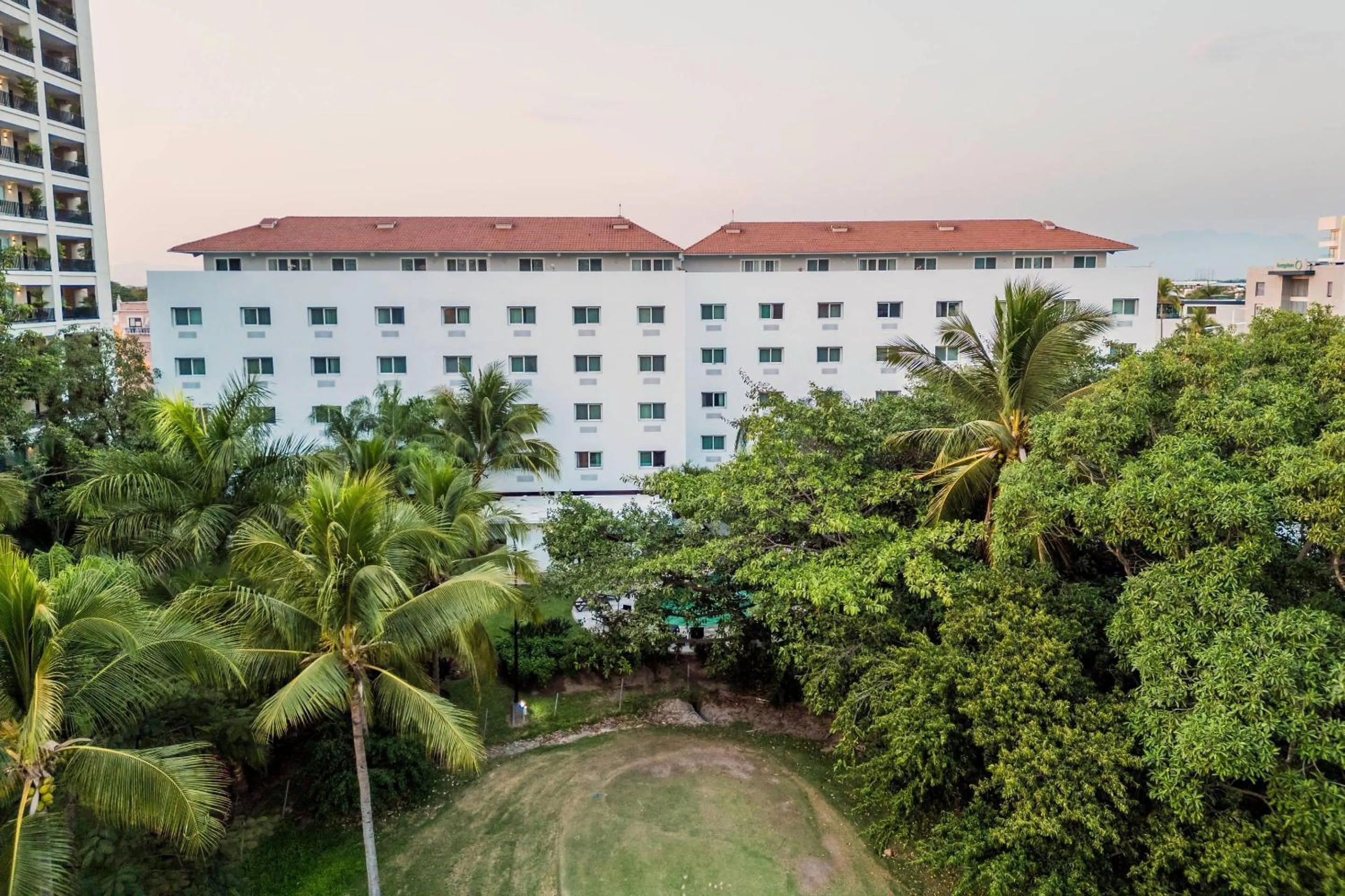 Property building in Comfort Inn Puerto Vallarta Golfside & Marina