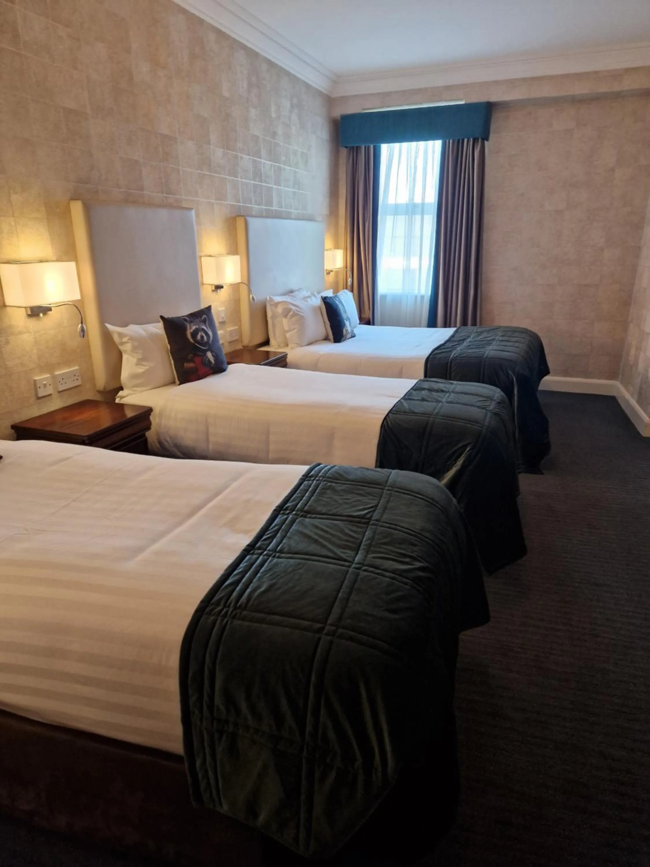 Bedroom, Bed in Lawlors Hotel