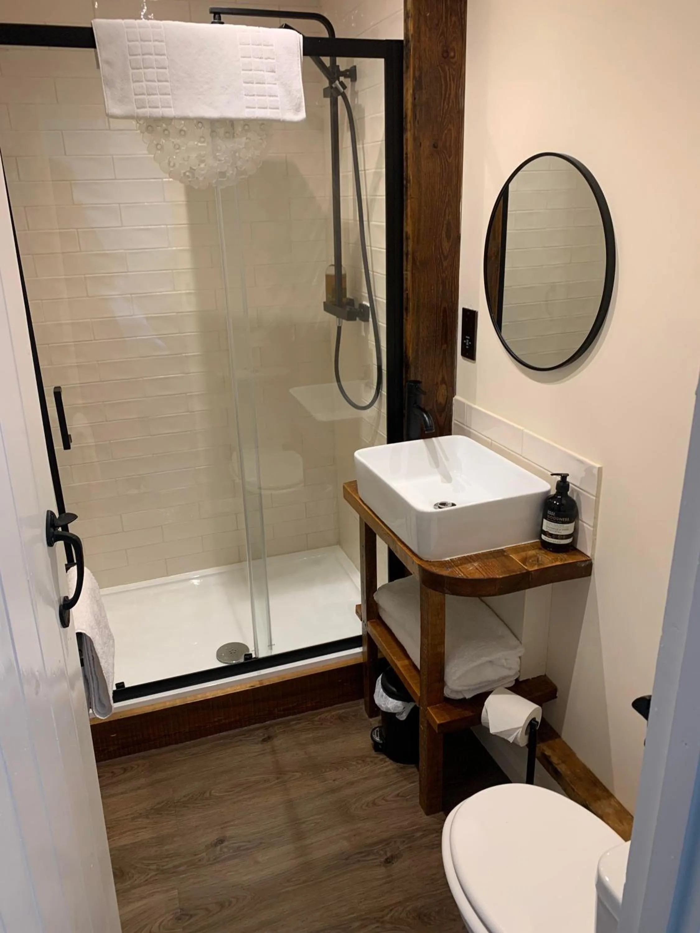 Shower in Half Moon Inn