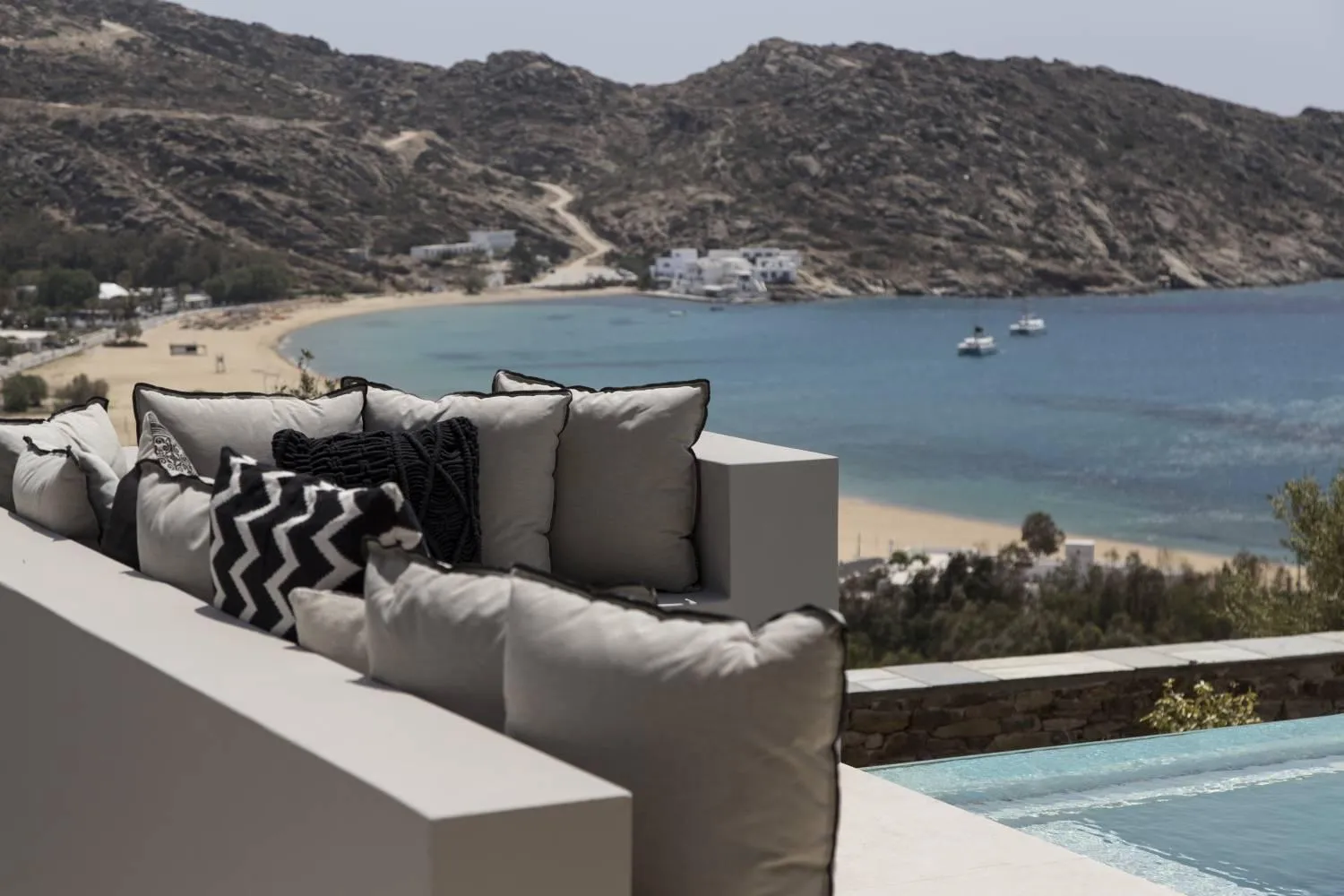 Swimming pool in Hide Out Suites