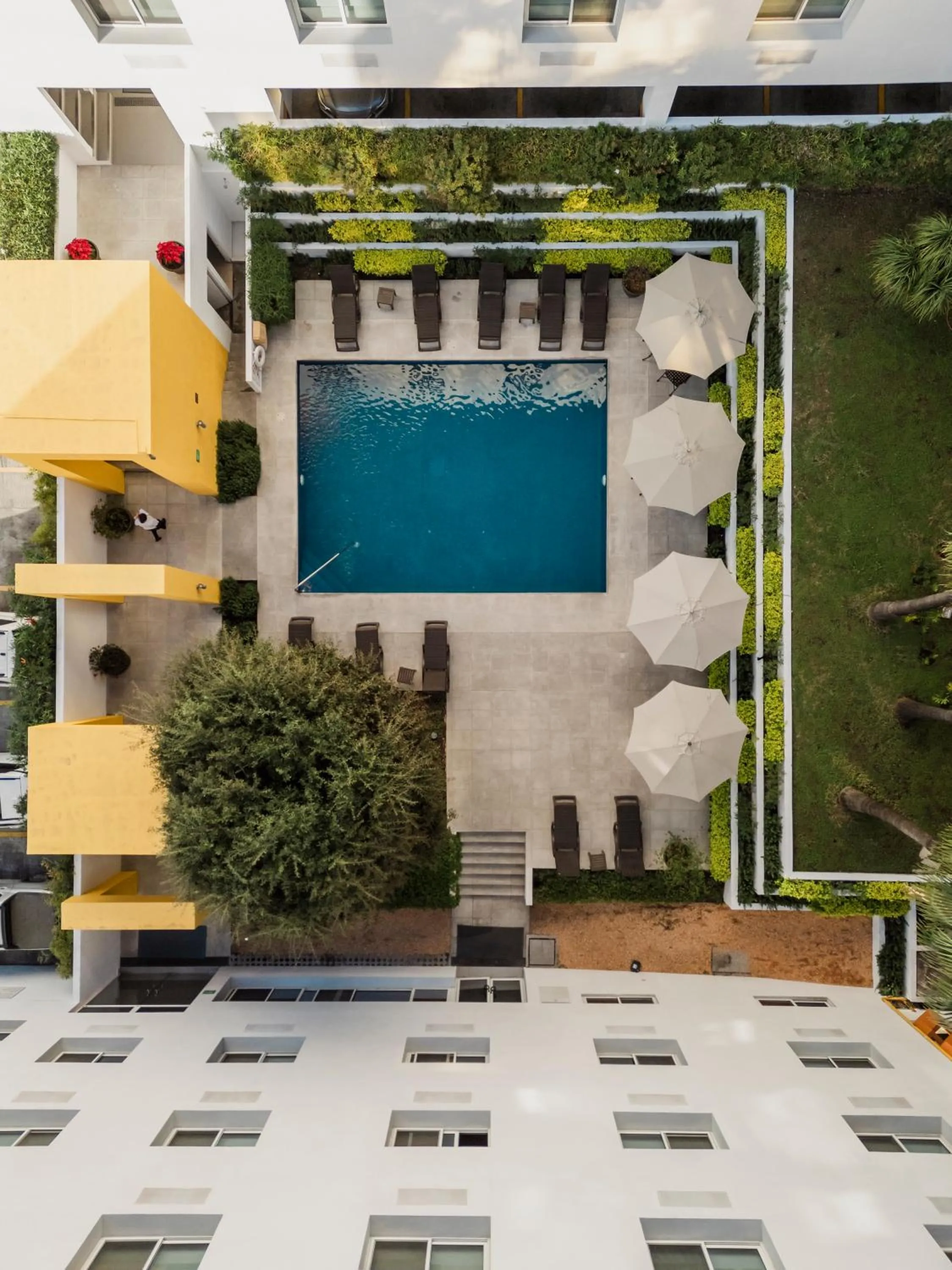 Property building in Comfort Inn Monterrey Valle