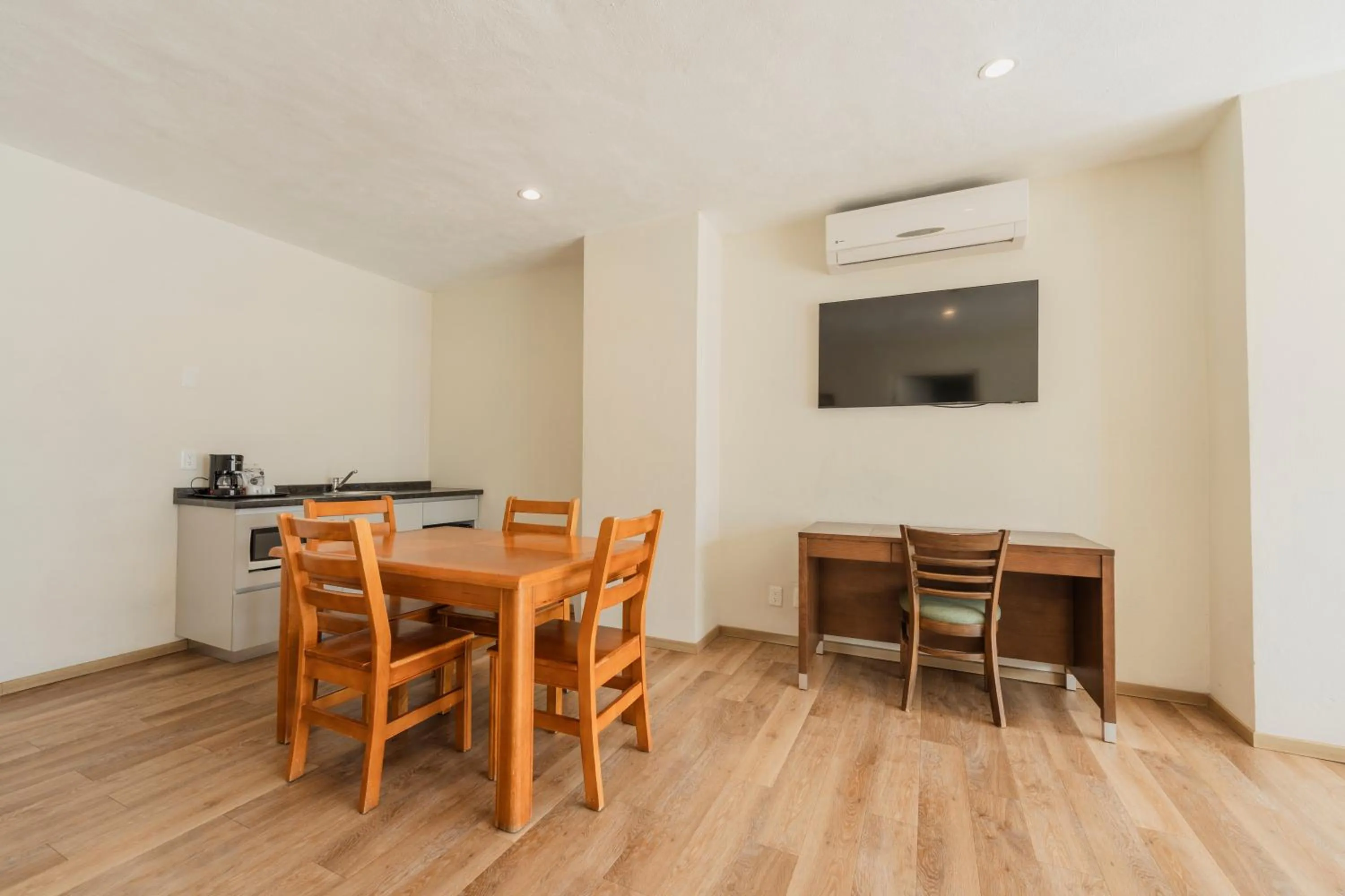 Living room in Comfort Inn Monterrey Valle