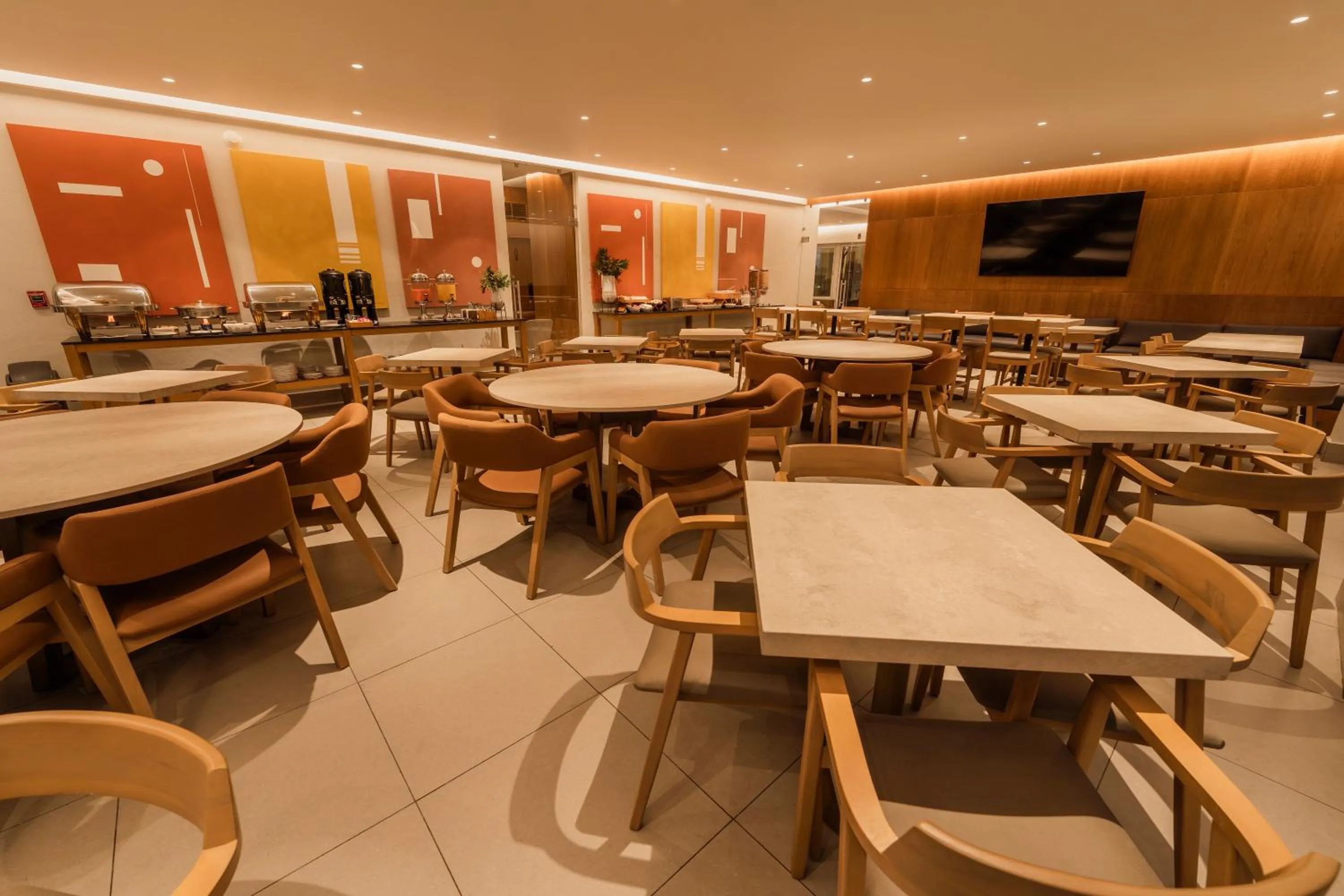Restaurant/places to eat in Comfort Inn Monterrey Valle