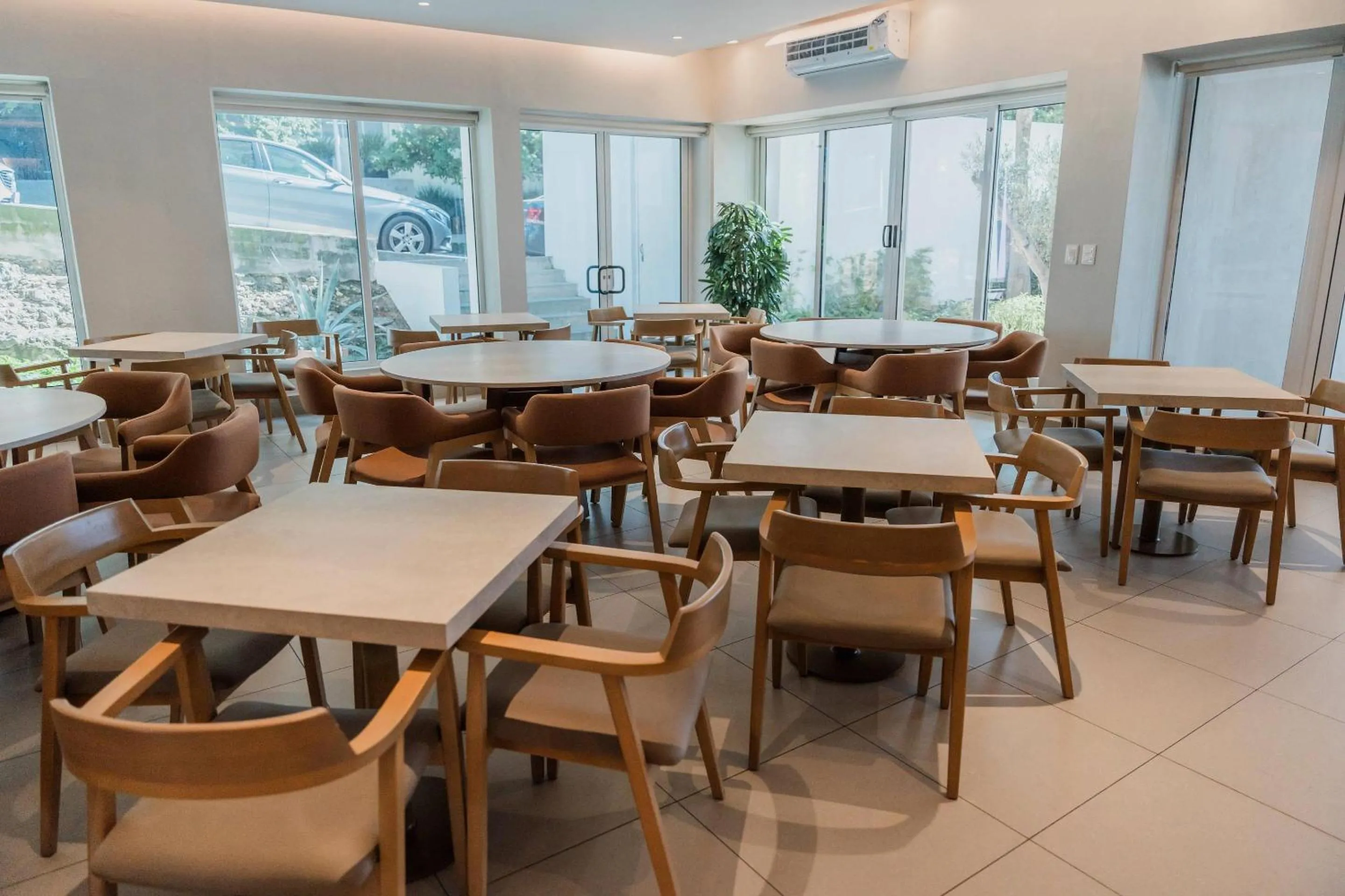 Restaurant/places to eat in Comfort Inn Monterrey Valle