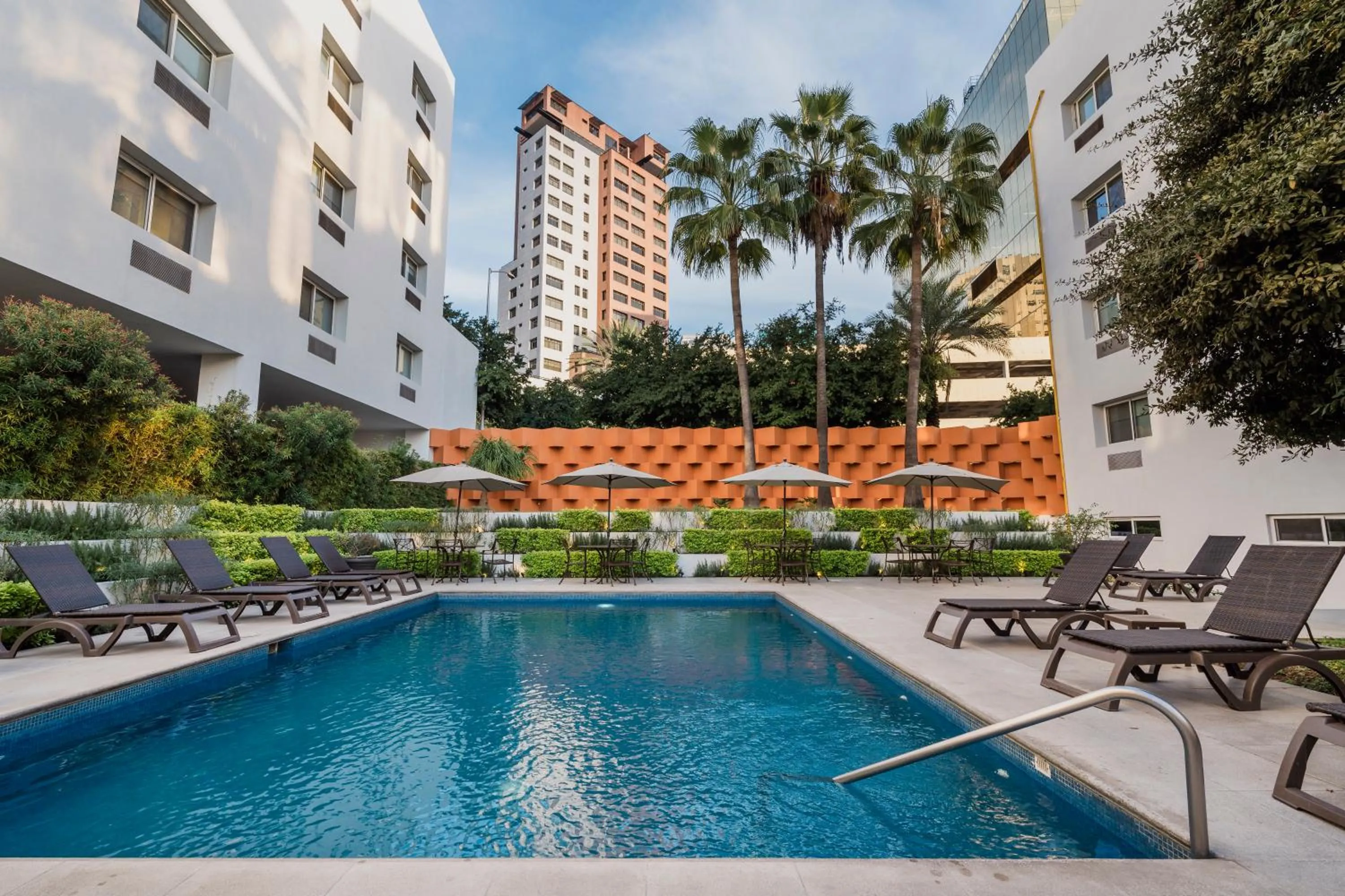 Swimming pool in Comfort Inn Monterrey Valle