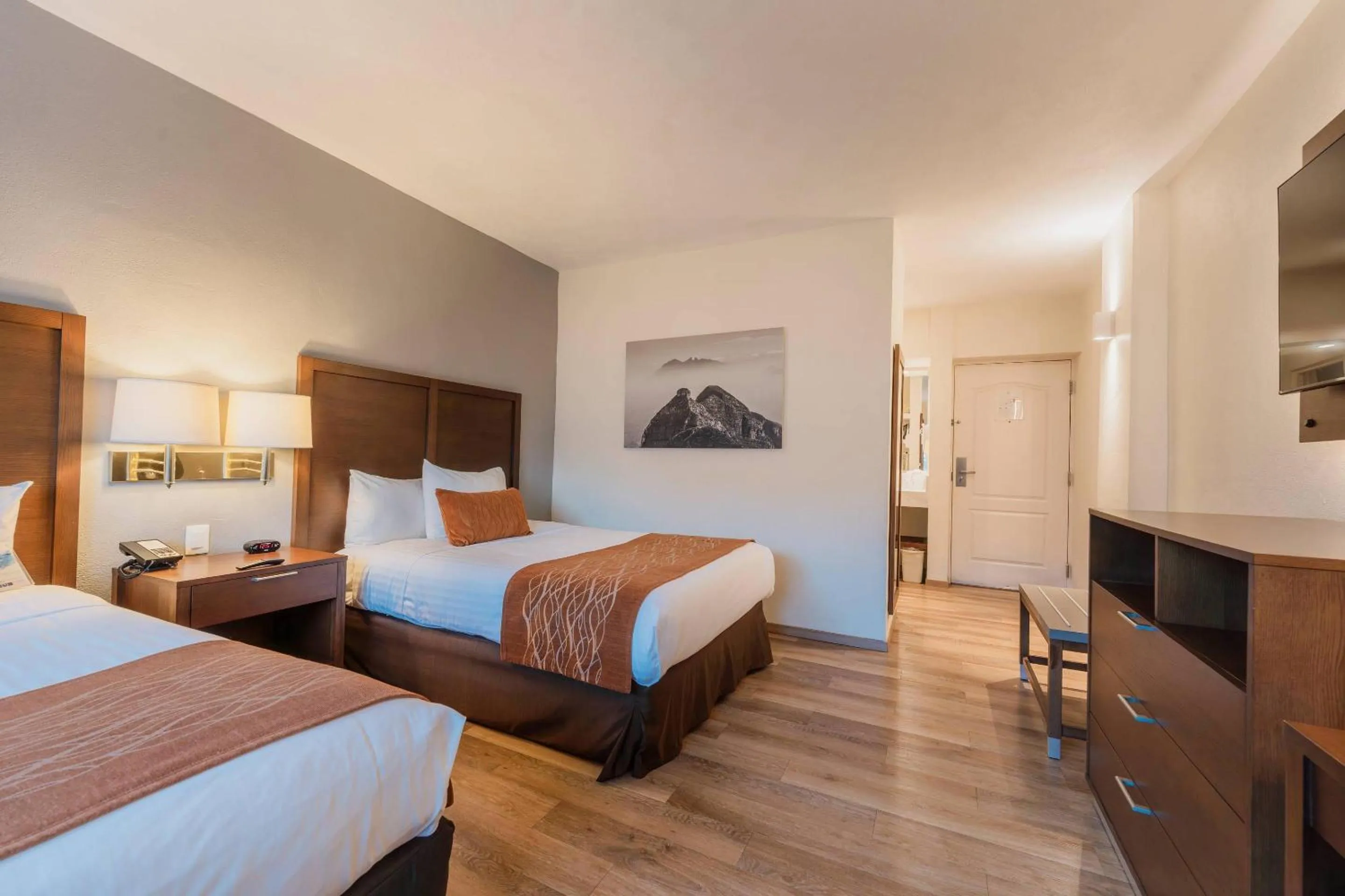 Bedroom, Bed in Comfort Inn Monterrey Valle