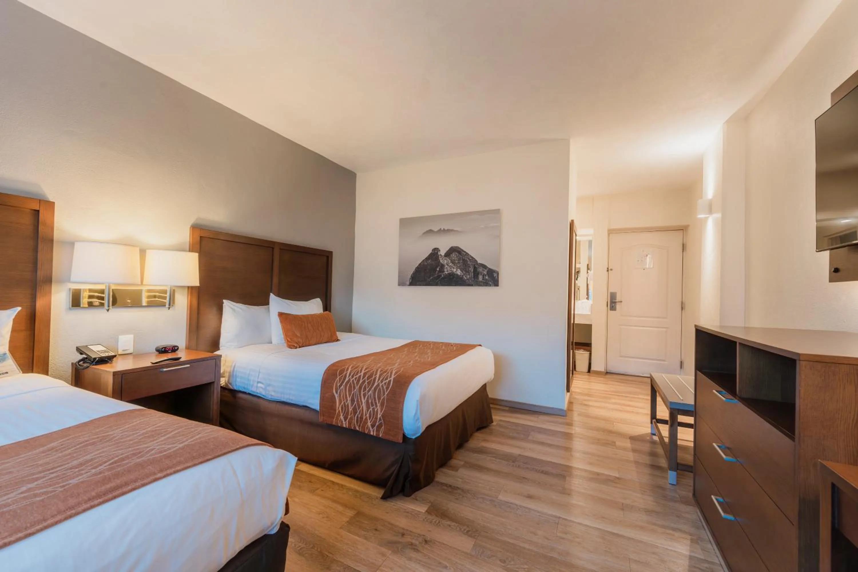 Bedroom, Bed in Comfort Inn Monterrey Valle