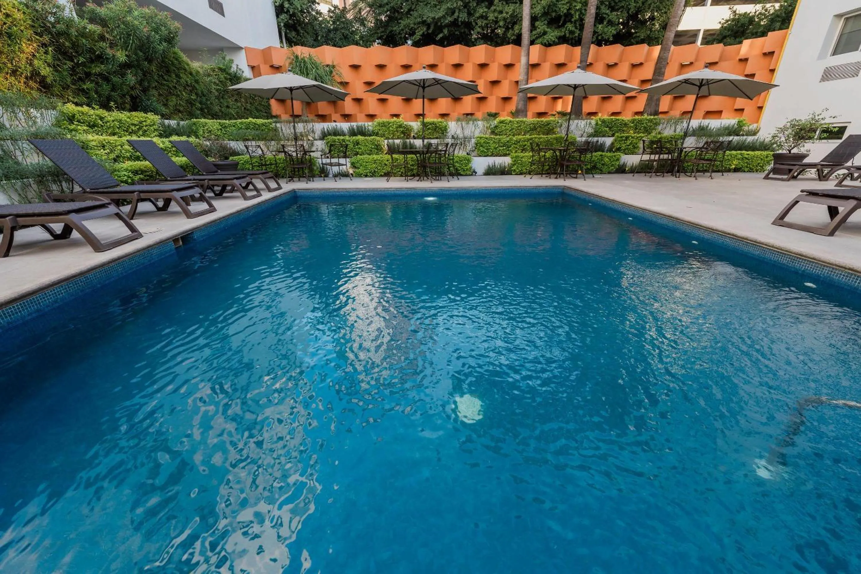 Swimming pool in Comfort Inn Monterrey Valle