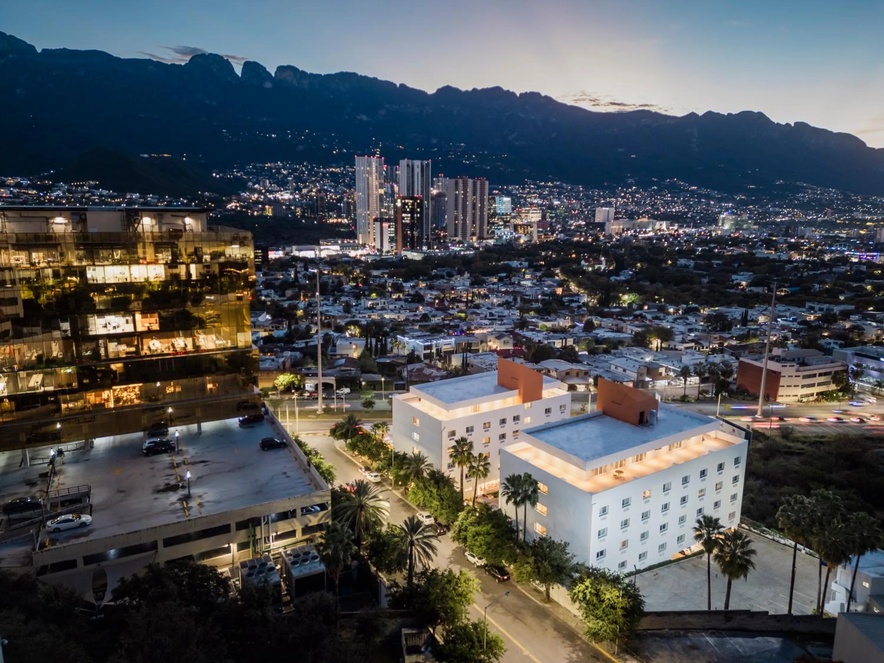 Property building in Comfort Inn Monterrey Valle