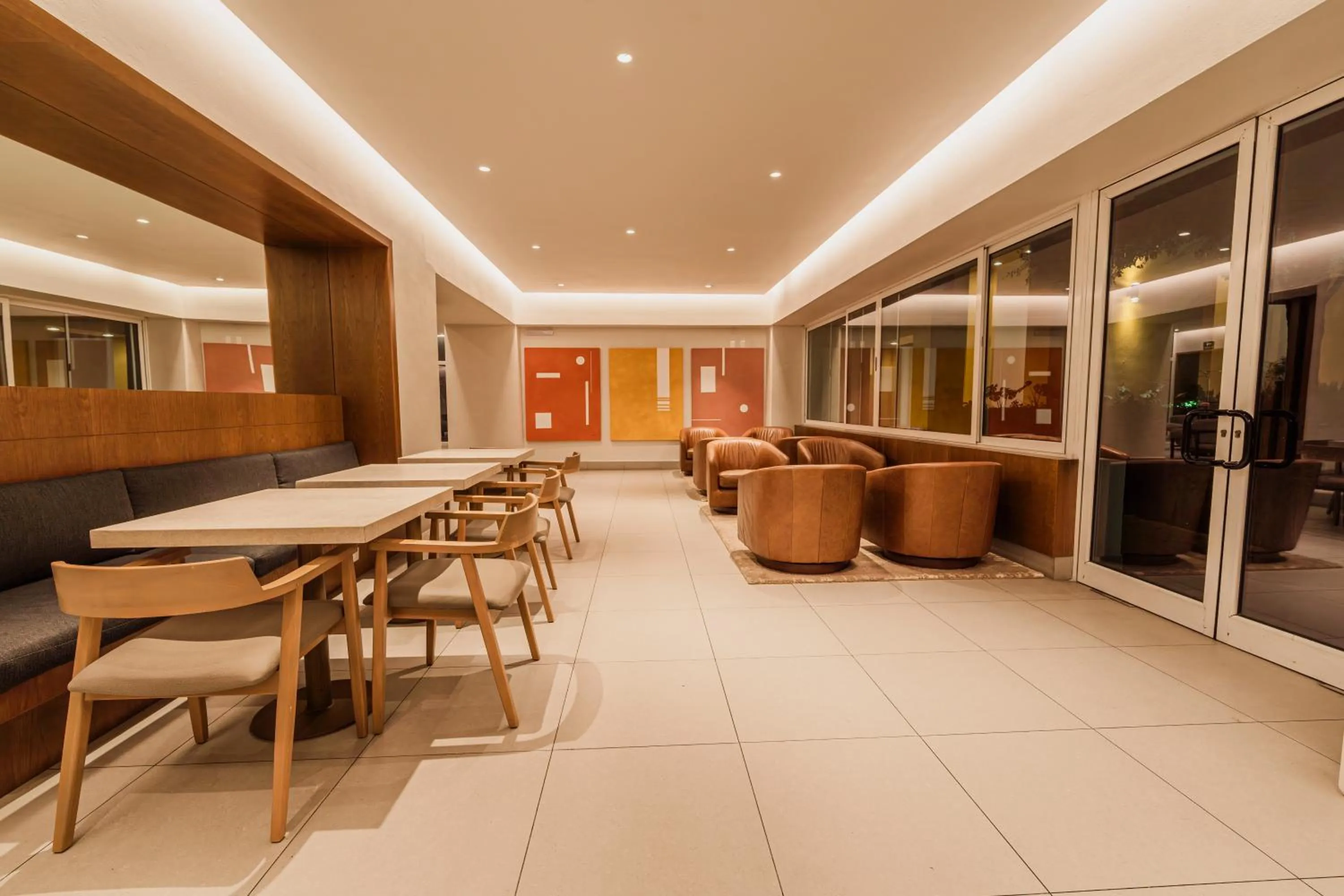 Restaurant/places to eat in Comfort Inn Monterrey Valle