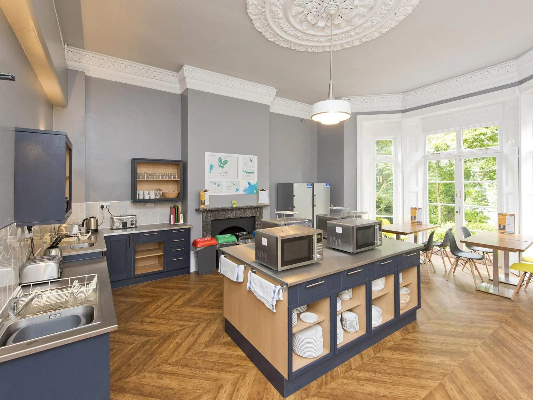 Kitchen or kitchenette in YHA Bath