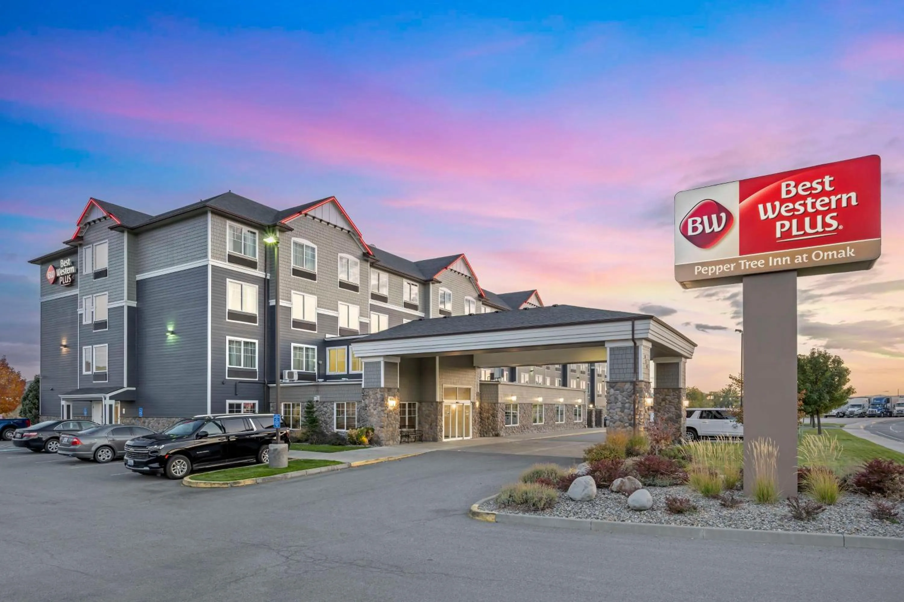Property building in Best Western PLUS Peppertree Inn at Omak
