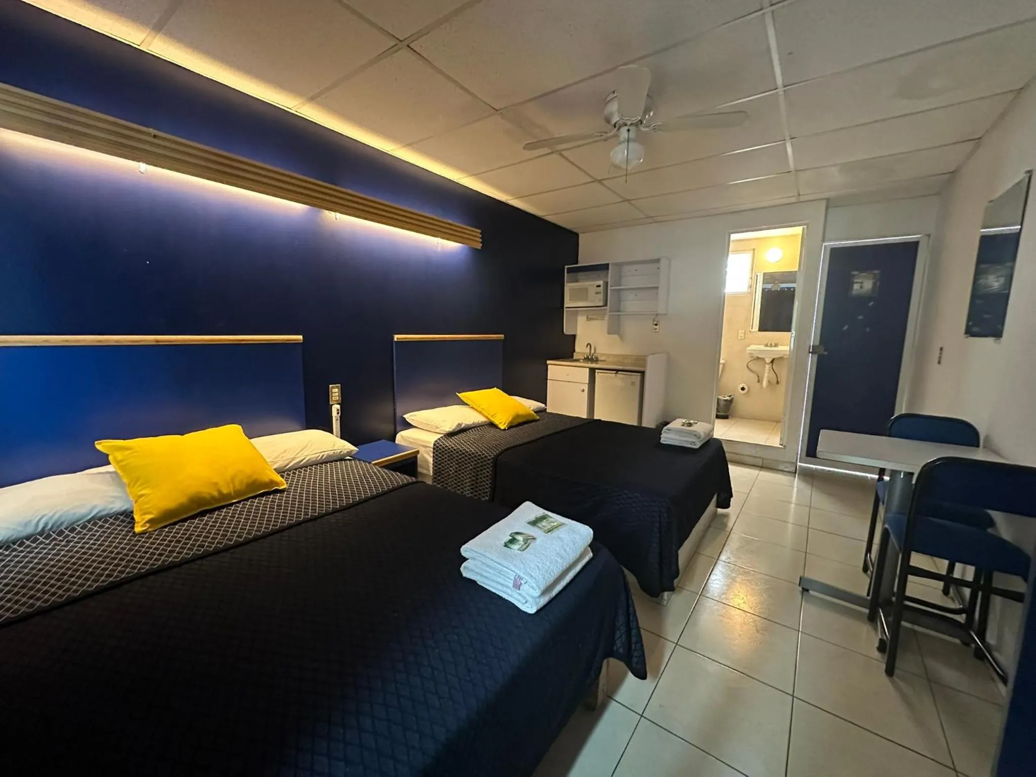 Photo of the whole room, Bed in Vagabundo Expo Guadalajara