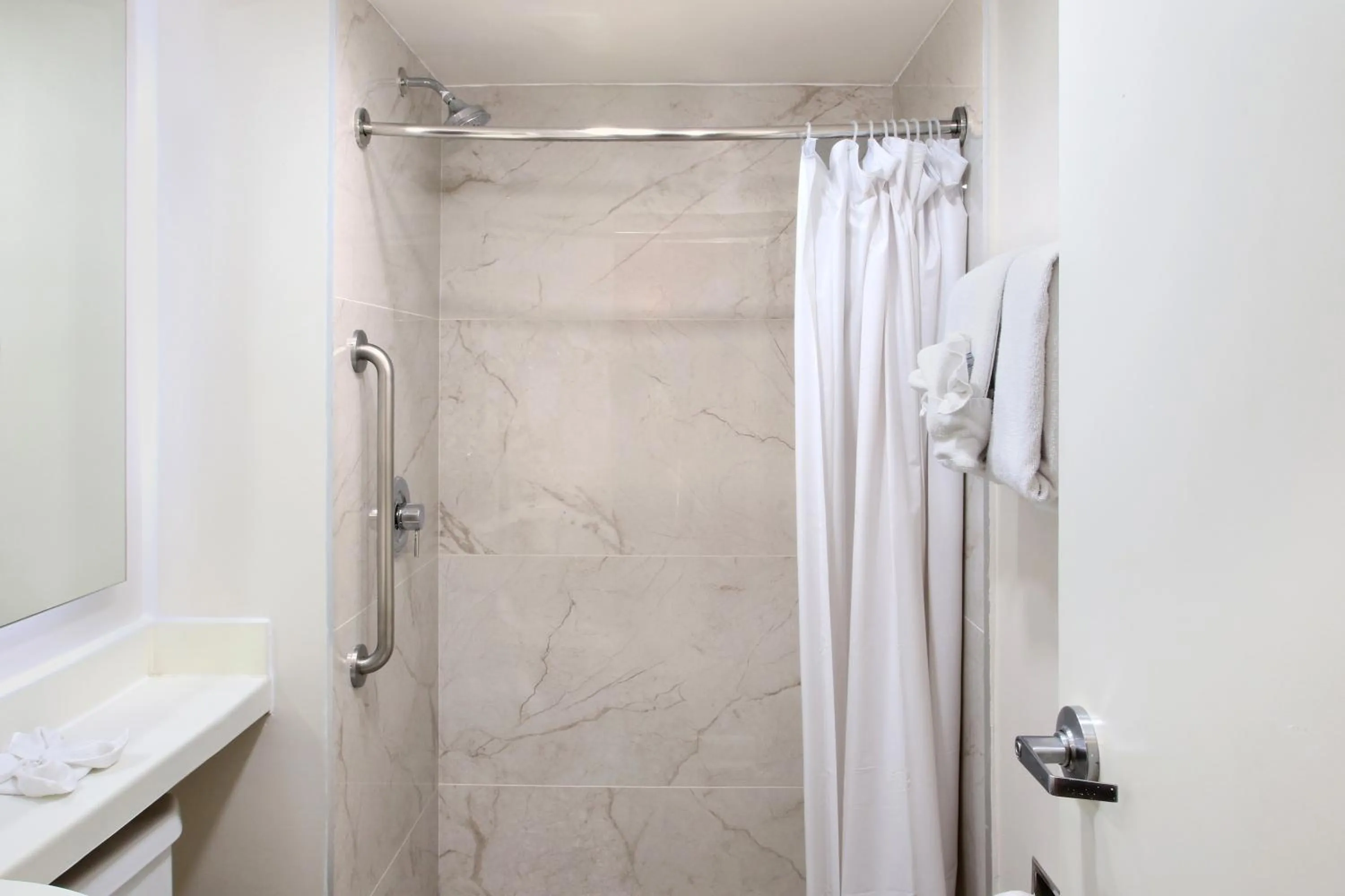 Shower in Wyndham Garden Monterrey Aeropuerto