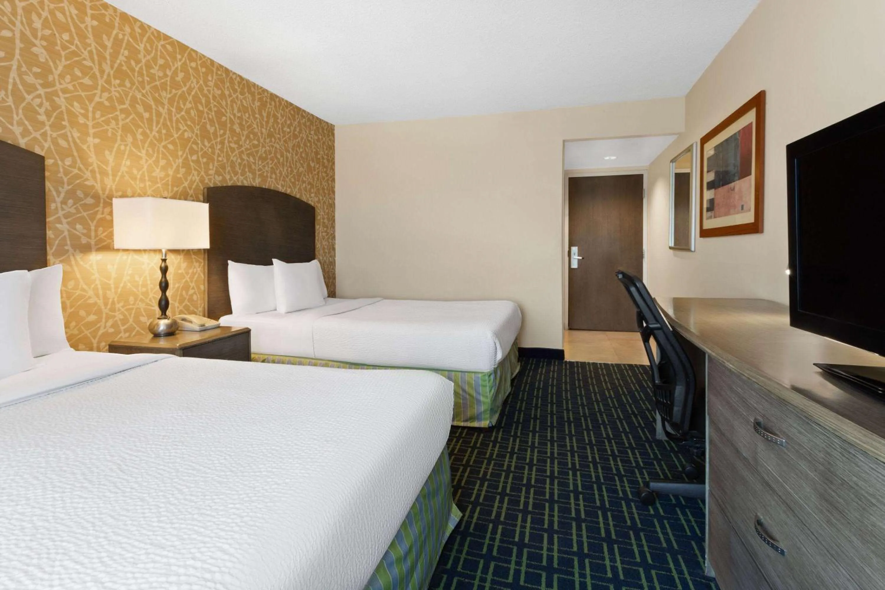 Photo of the whole room, Bed in Wyndham Garden Monterrey Aeropuerto