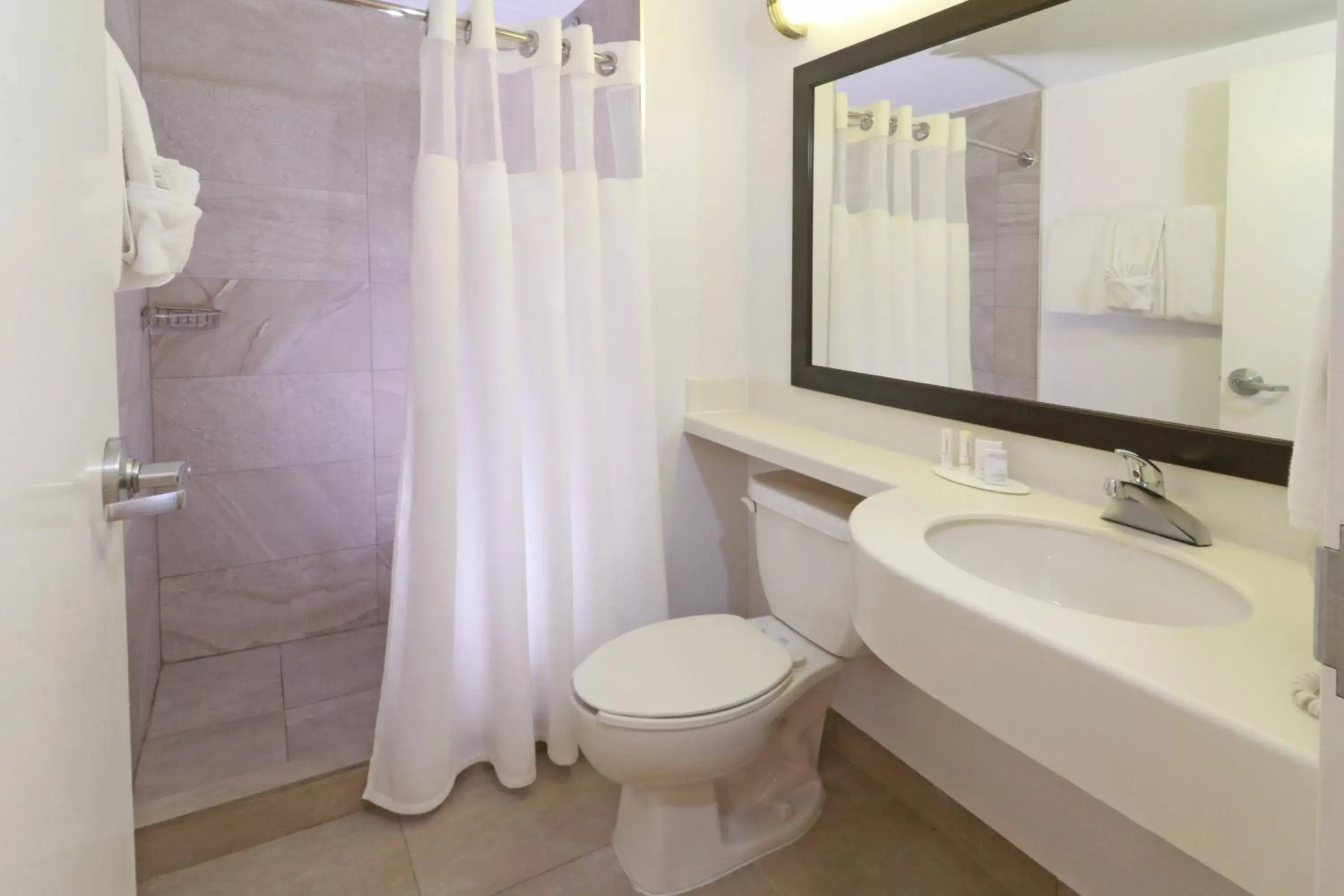 Business Queen Room - Non-Smoking in Wyndham Garden Monterrey Aeropuerto Business Queen Room - Non-Smoking in Wyndham Garden Monterrey Aeropuerto