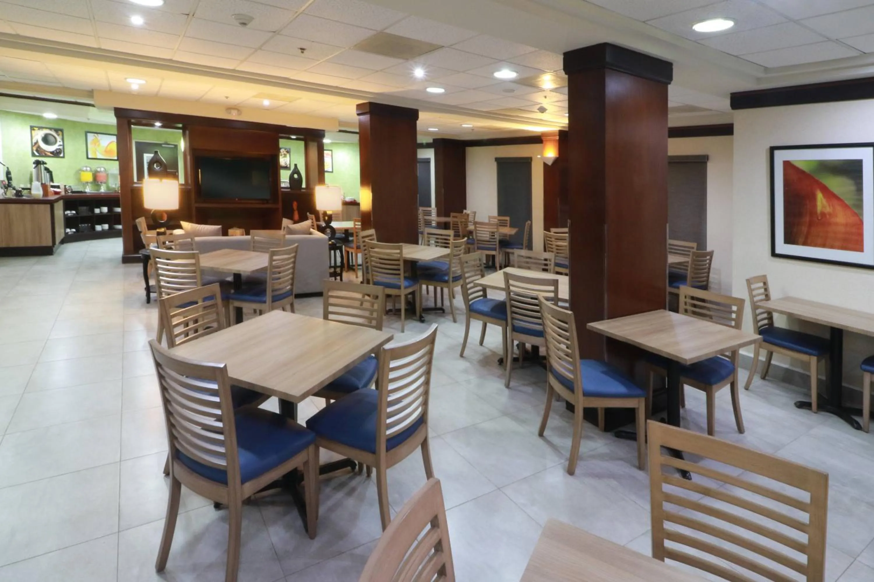 Restaurant/places to eat in Wyndham Garden Monterrey Aeropuerto