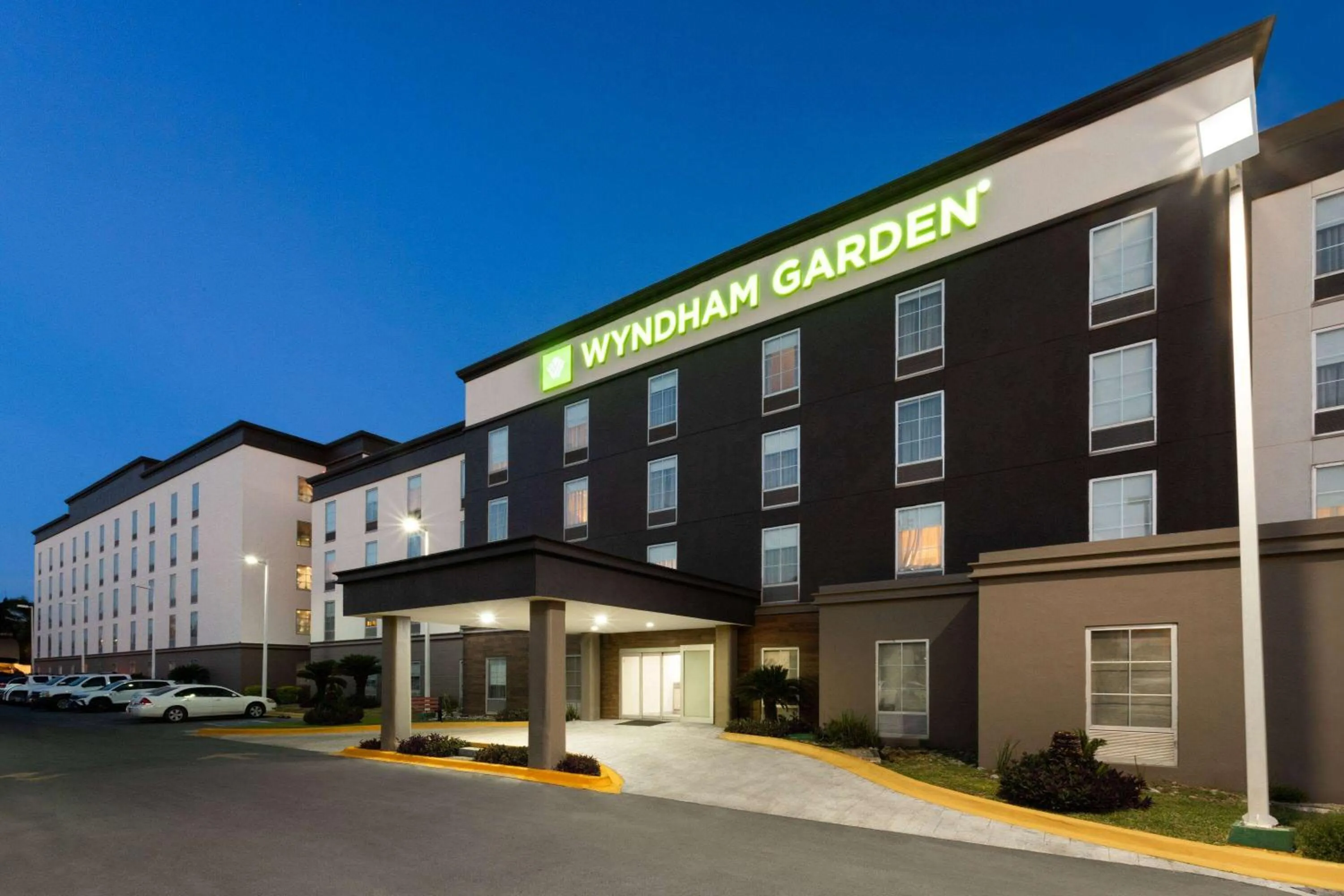 Property building in Wyndham Garden Monterrey Aeropuerto