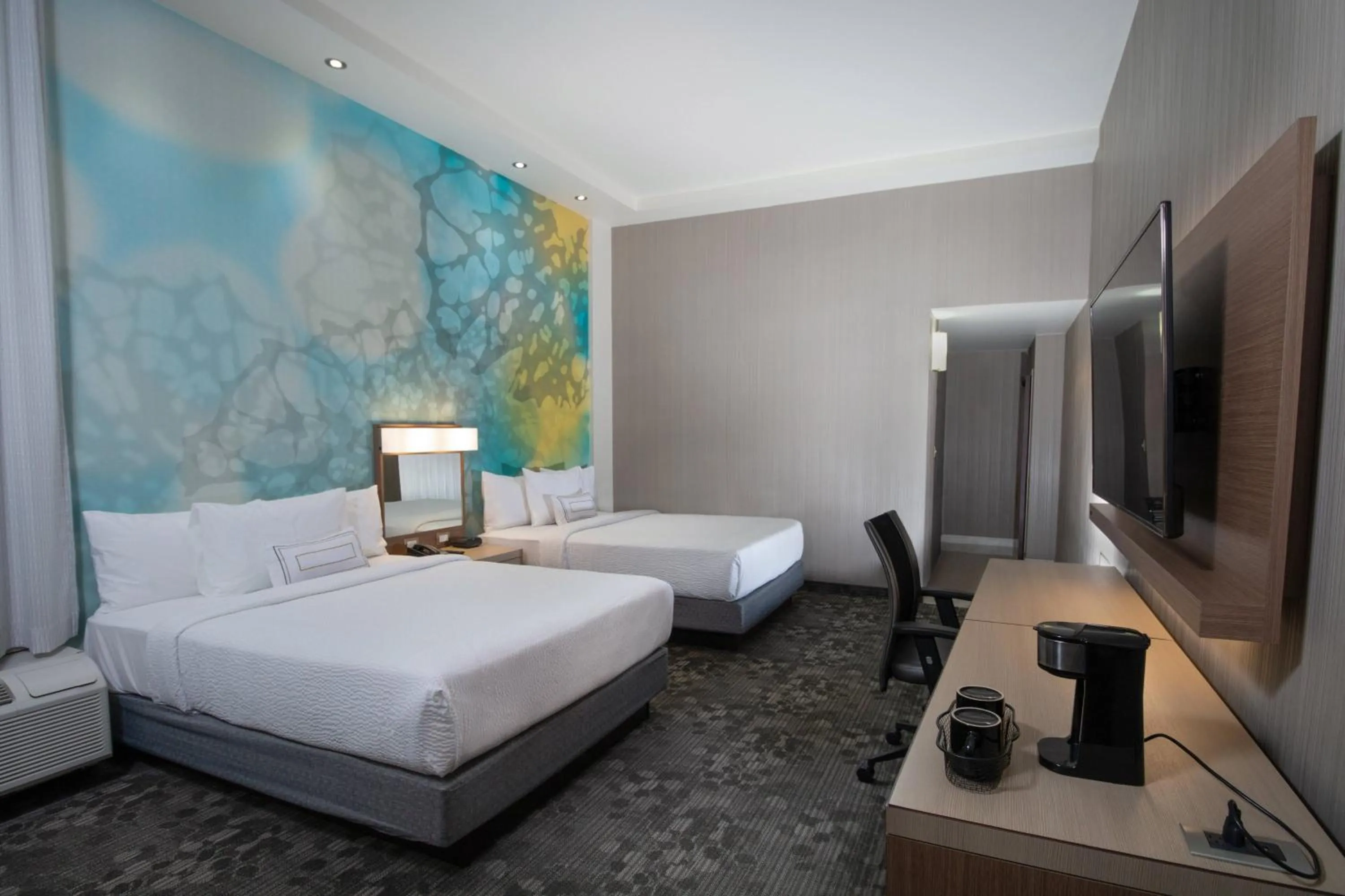 Photo of the whole room, Bed in Courtyard Monterrey Airport