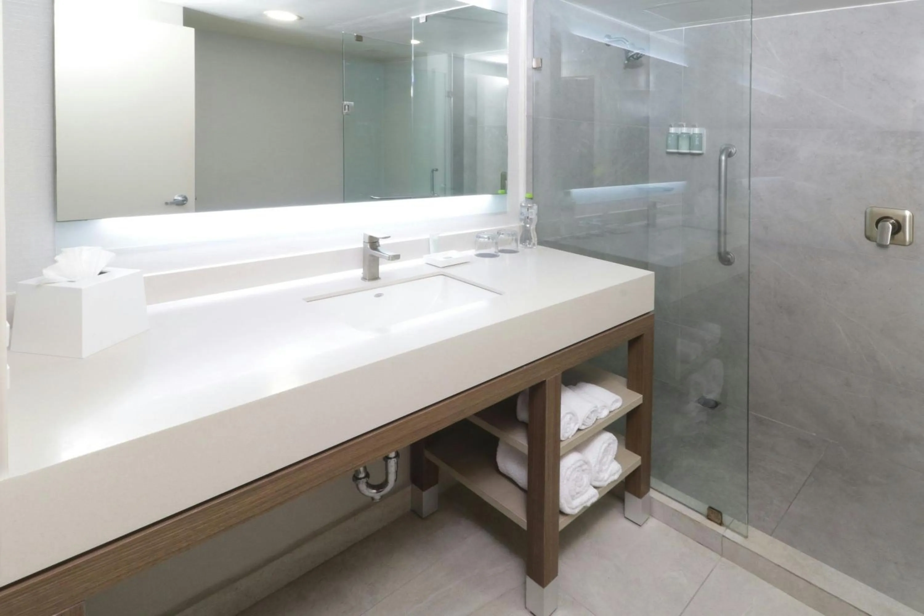 Photo of the whole room in Courtyard Monterrey Airport