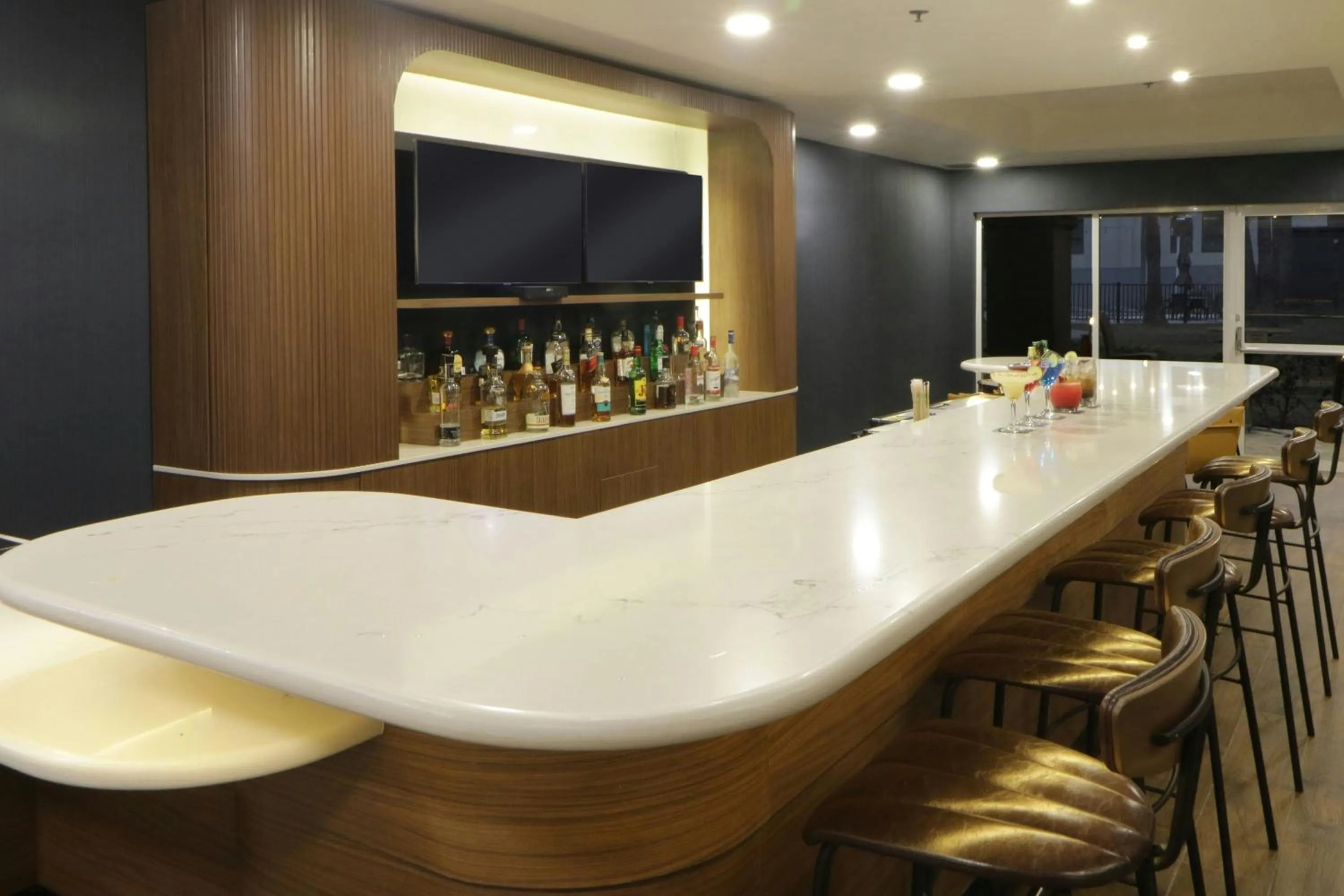 Lounge or bar in Courtyard Monterrey Airport