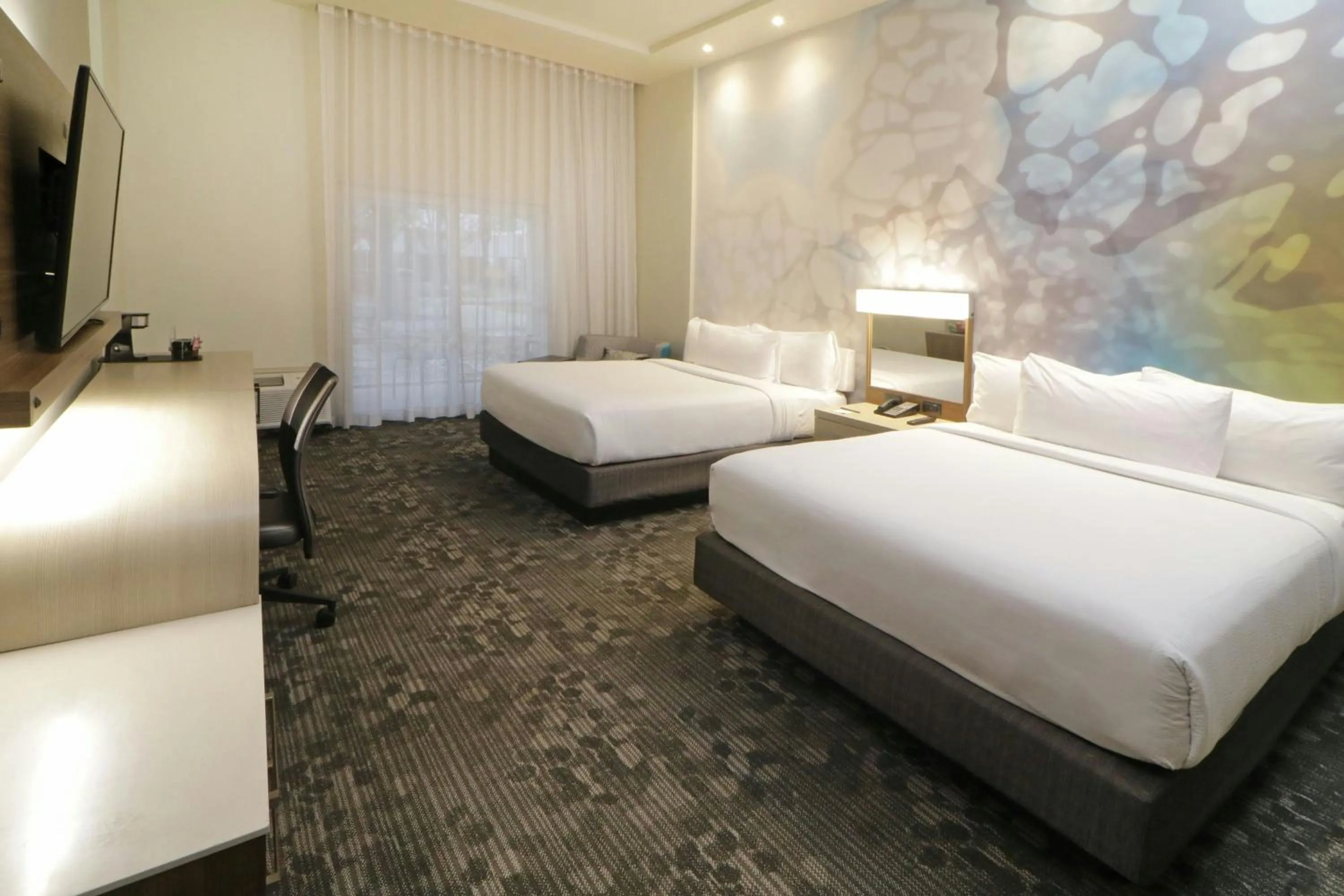 Photo of the whole room, Bed in Courtyard Monterrey Airport