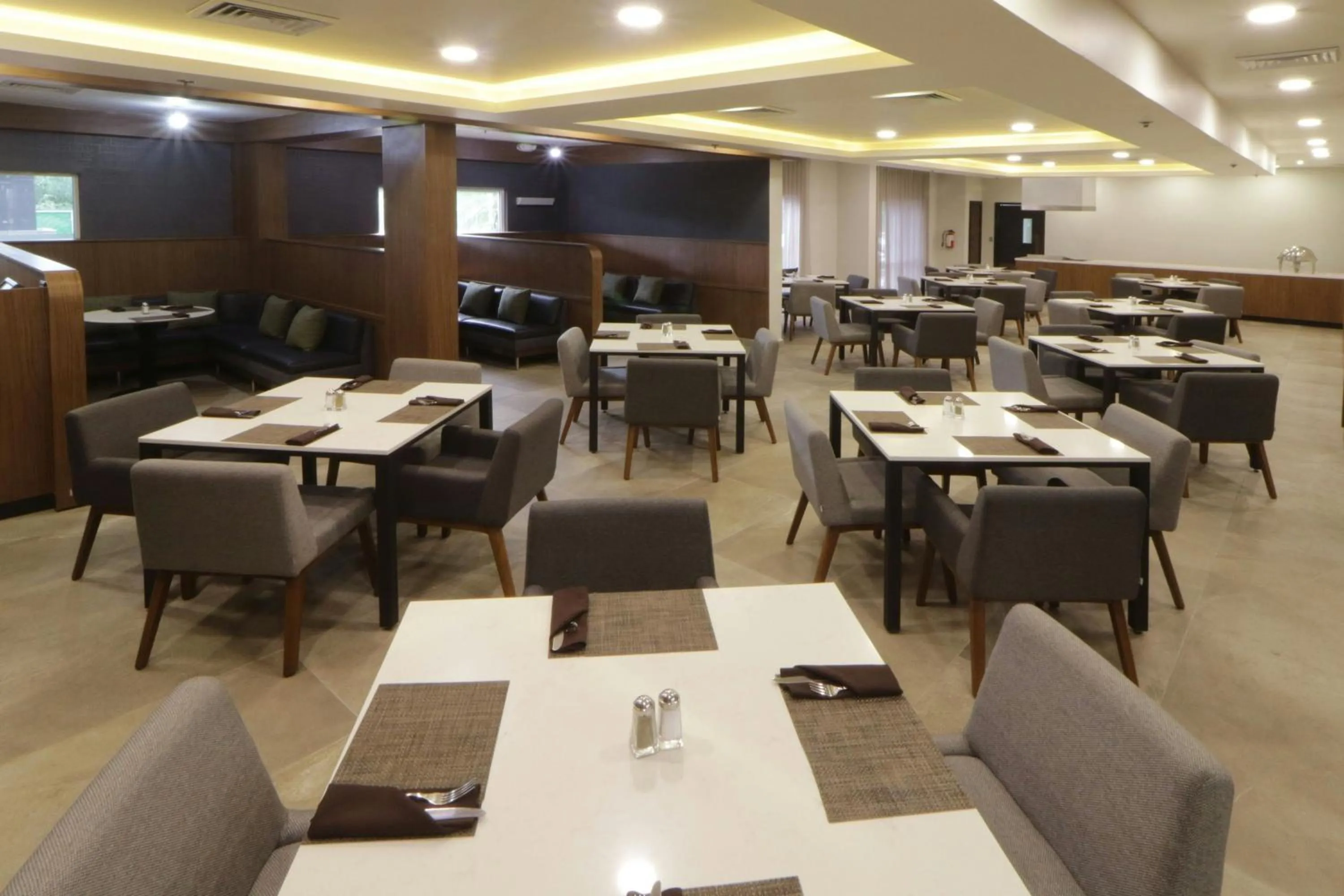 Restaurant/places to eat in Courtyard Monterrey Airport