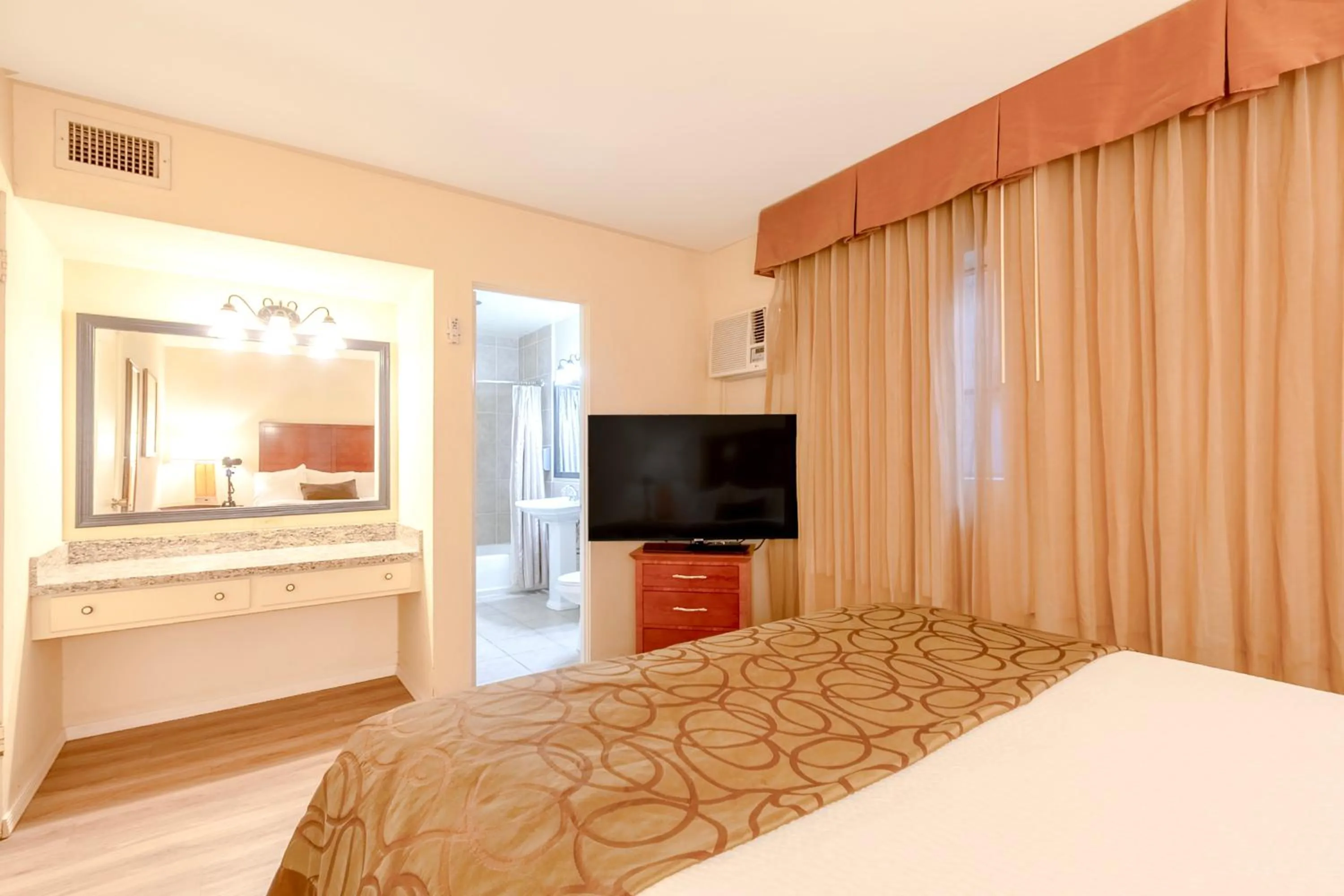 Bedroom, Bed in Historic Coronado Motor Hotel by OYO